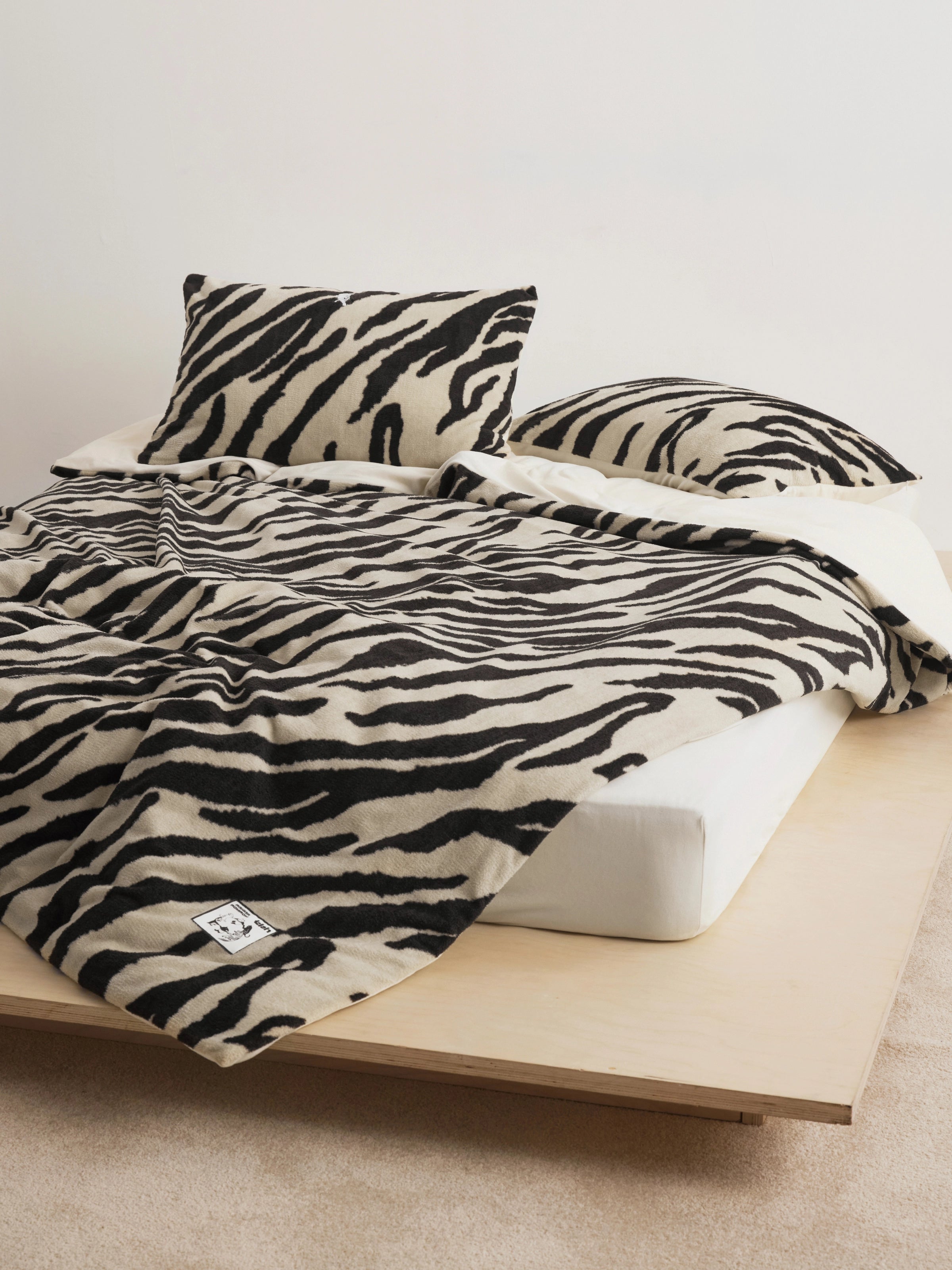 "Panda PomPom"  curly flannel bedding set Zebra Patterned