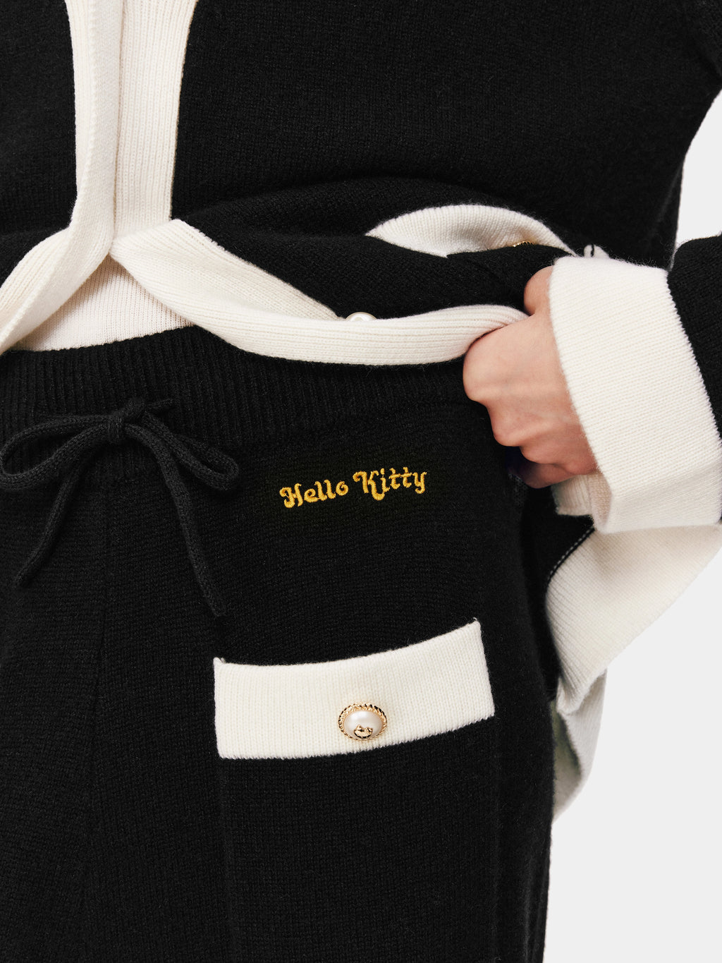 "Hello Kitty" Wool Cashmere Blend Pants – Black & White