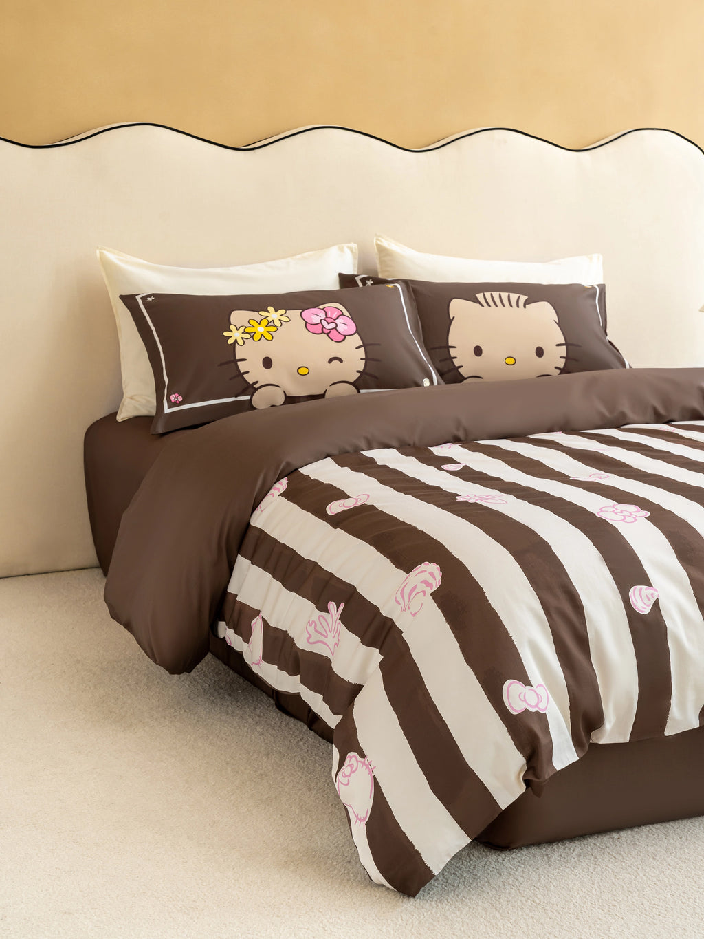 "Hello Kitty & Dear Daniel" Cotton Sateen Printed Bedding Set – Coconut Brown