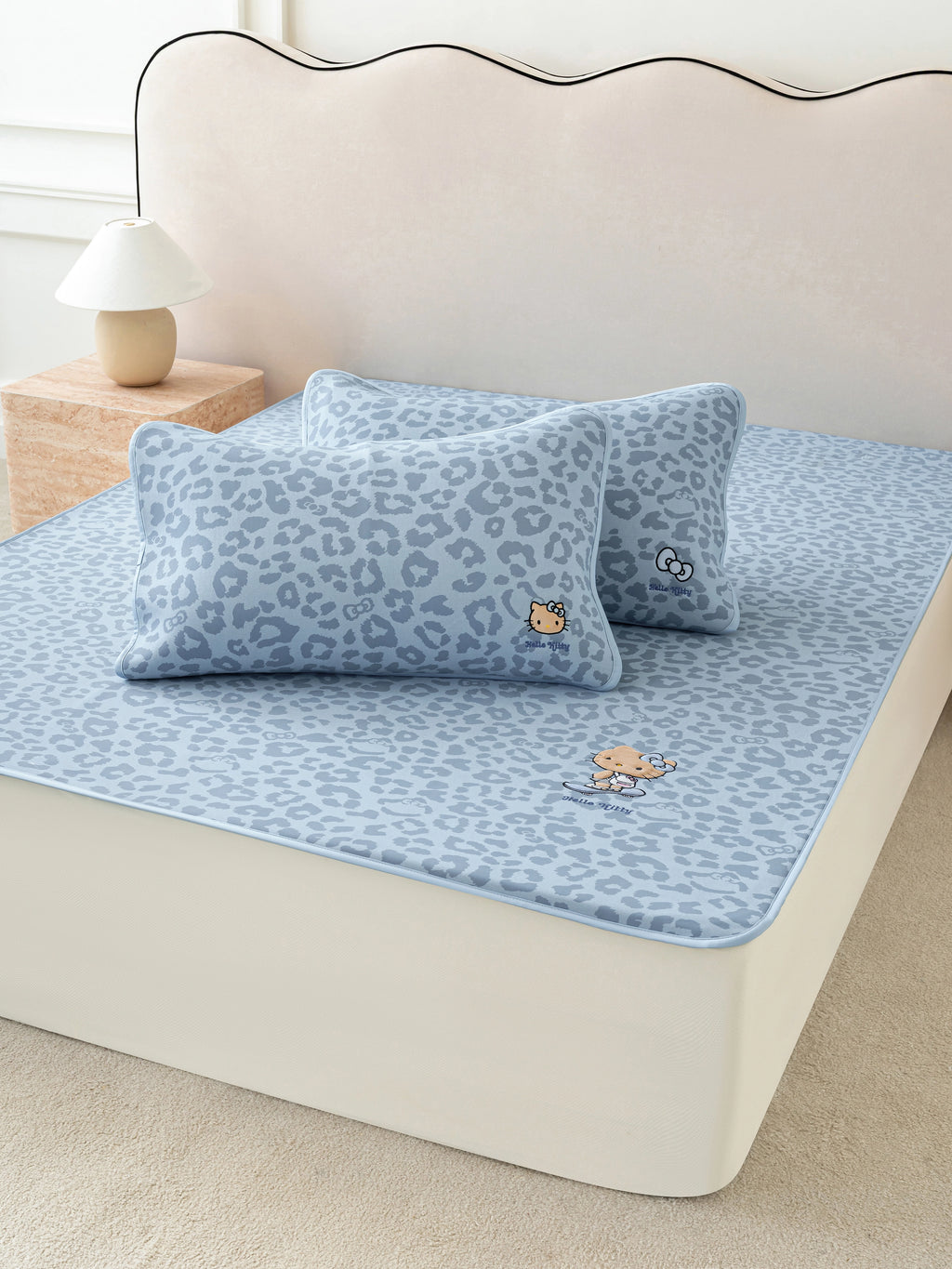 "Hello Kitty" Cooling Bed Mat – Denim Leopard