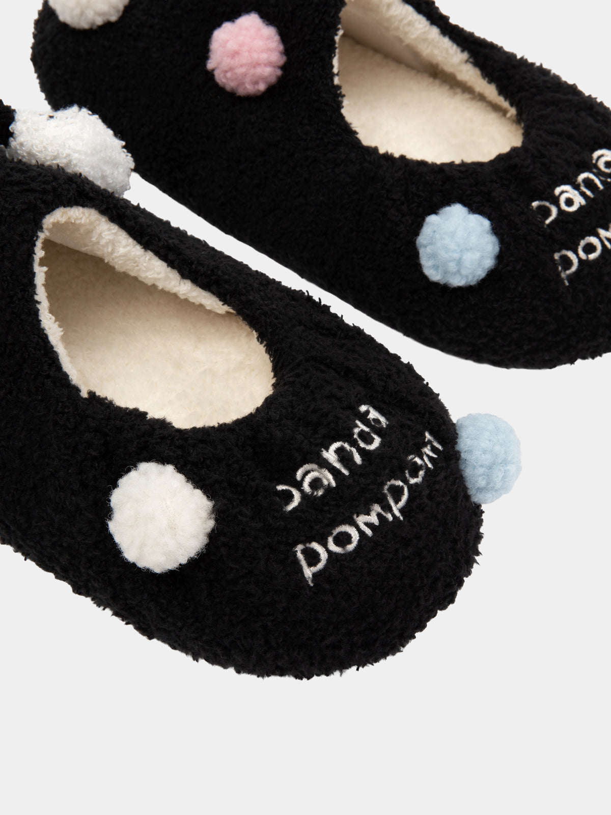 "panda pompom" Fluffy Slippers – Black