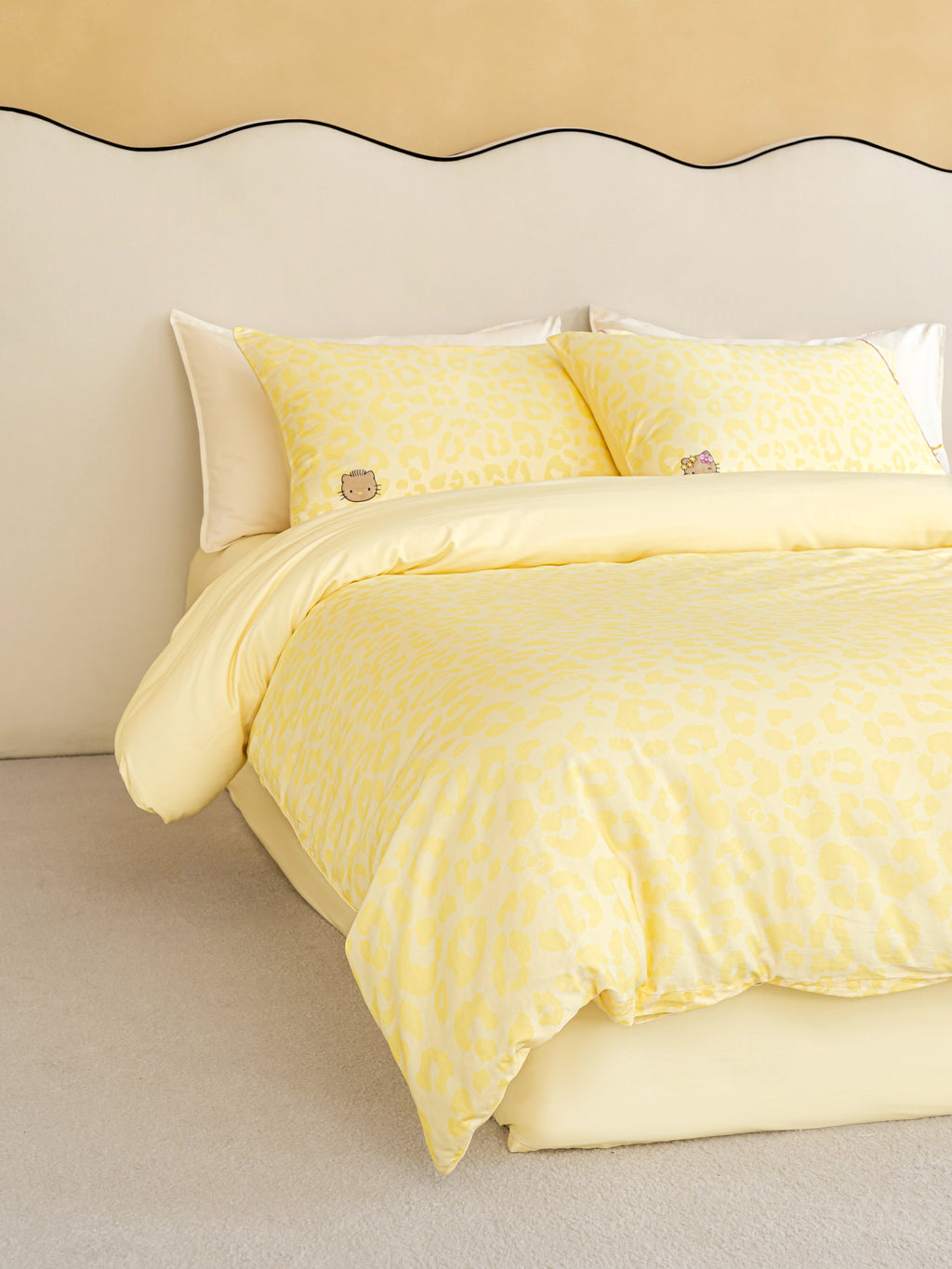 "Hello Kitty" Cotton Sateen Printed Bedding Set – Sunbeam Leopard