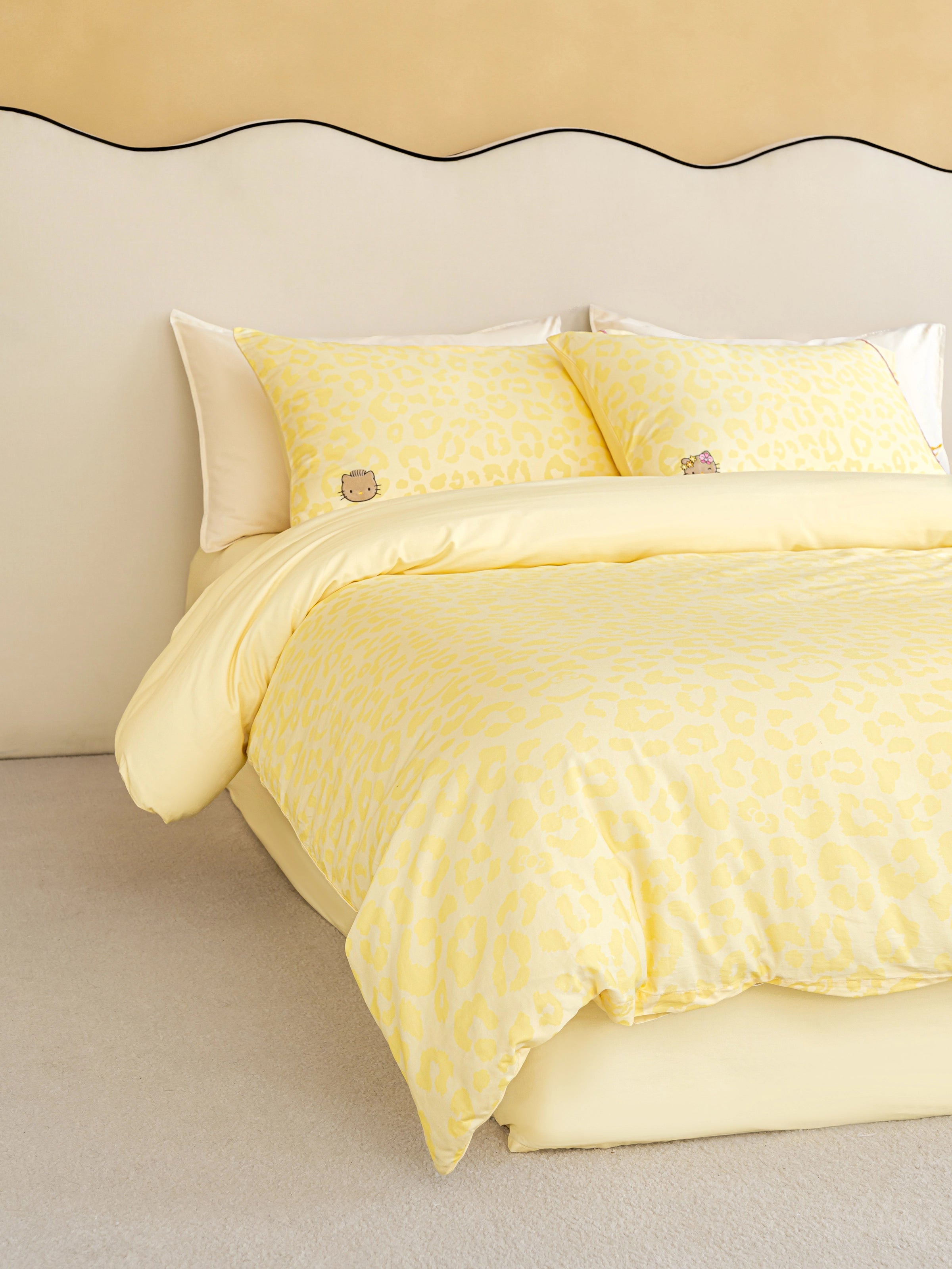 "Hello Kitty" Cotton Sateen Printed Bedding Set – Sunbeam Leopard