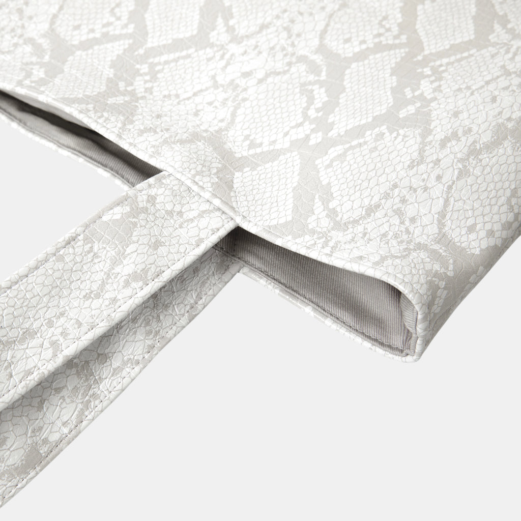 "Hello Kitty" Tote Bag – White Snake Print