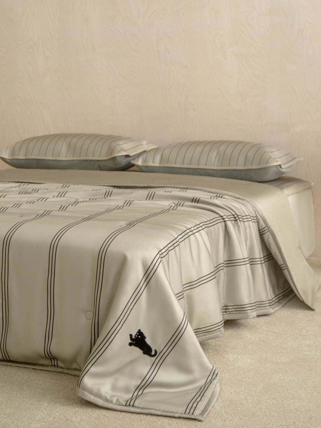"Urban Jungle" Black Panther Tencel Summer Quilt – Camel