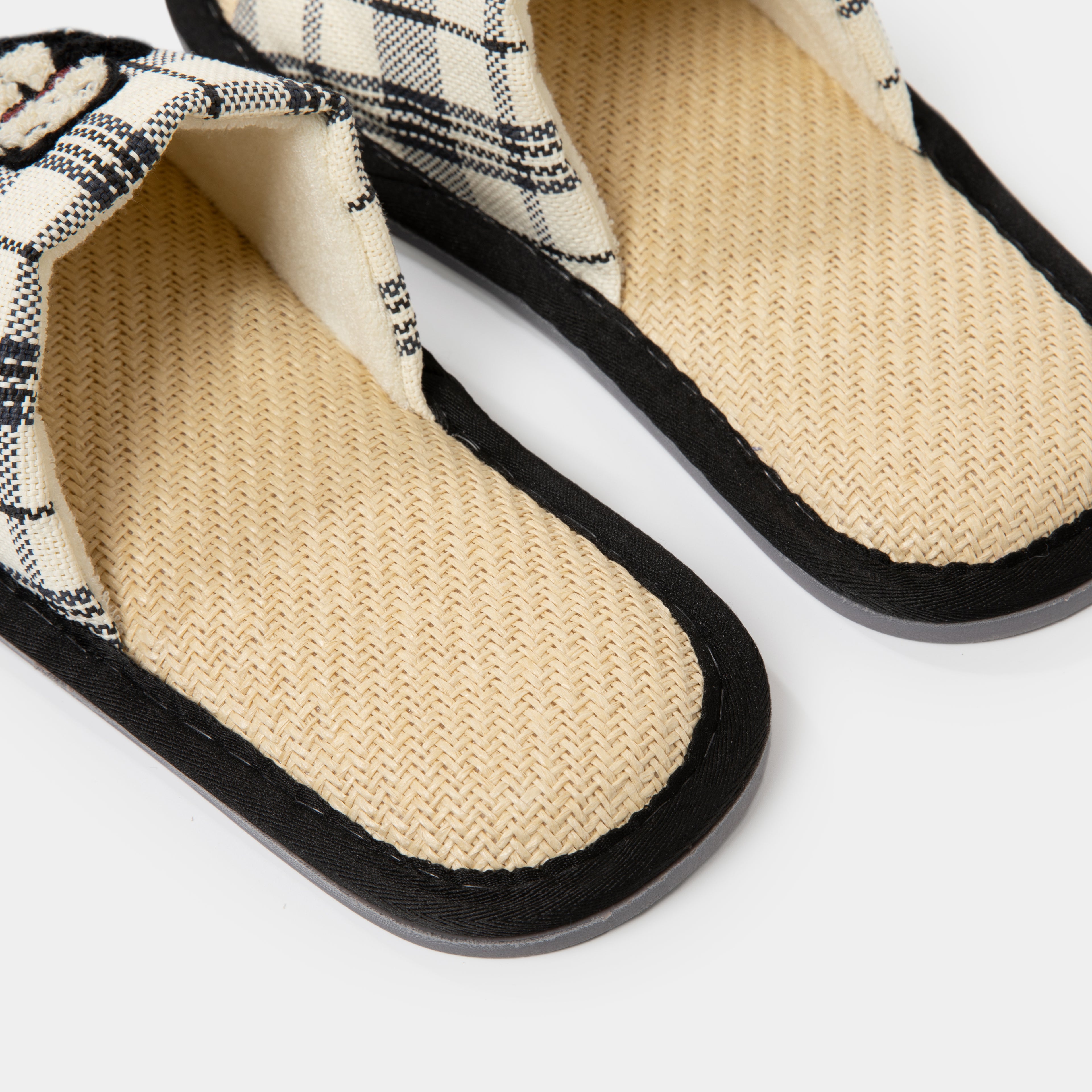“Panda PomPom”Woven Slippers Black Grid
