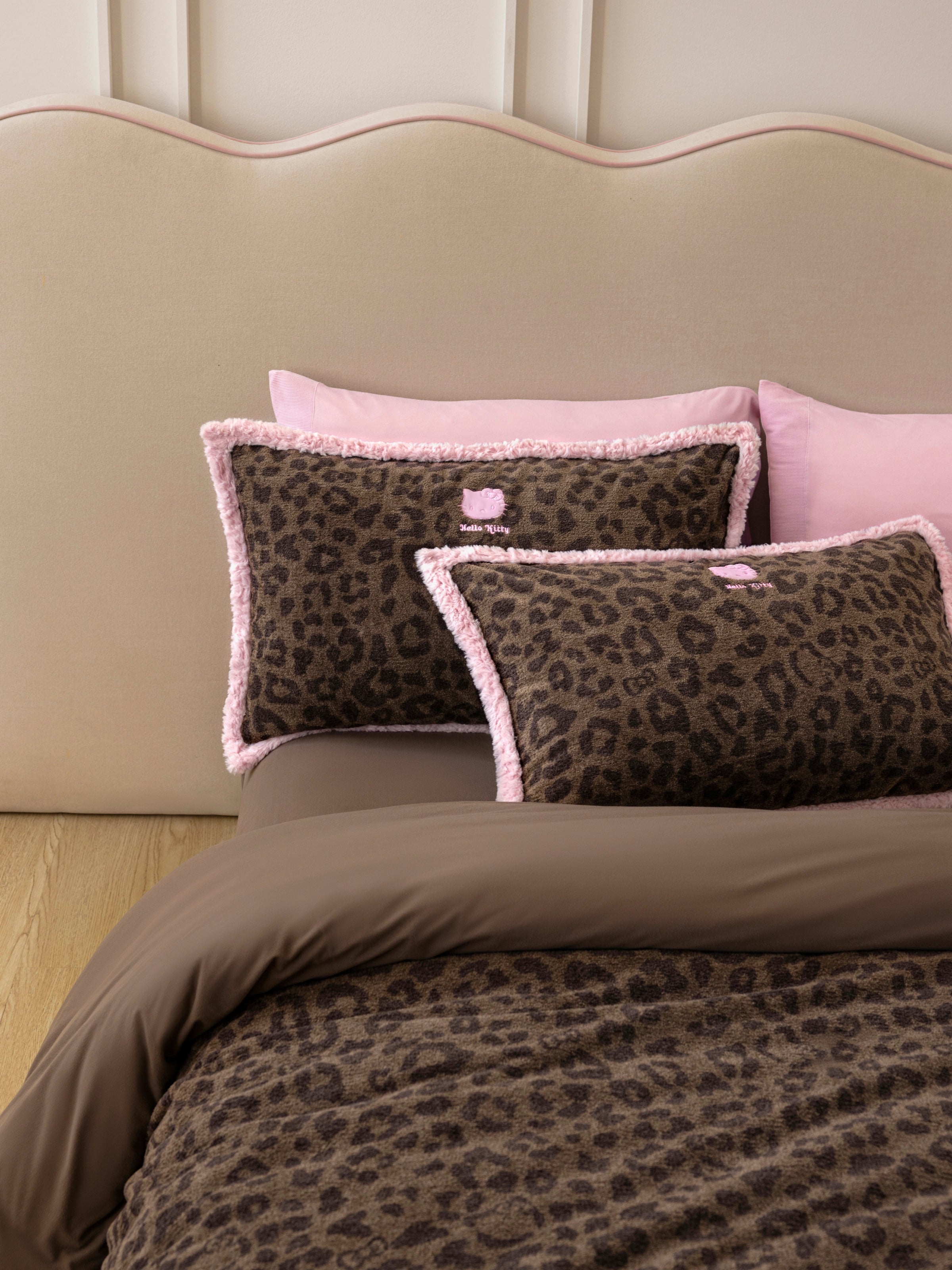 "Hello Kitty" Curly Flannel Bedding Set – Choco