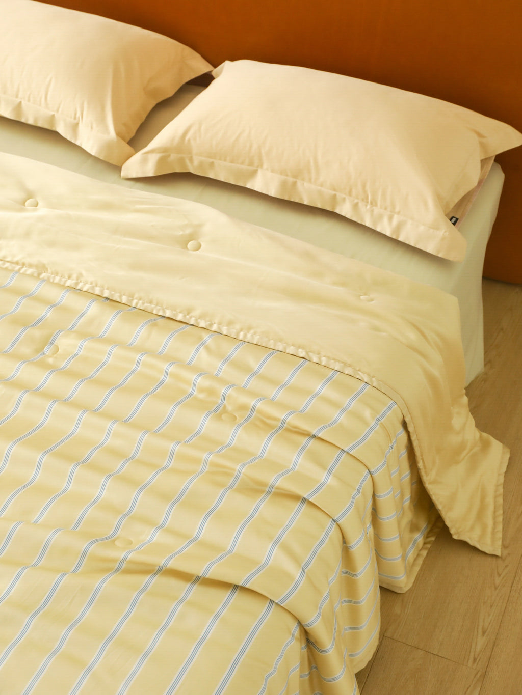 "Urban Jungle" Black Panther Tencel Summer Quilt – Dandelion Yellow