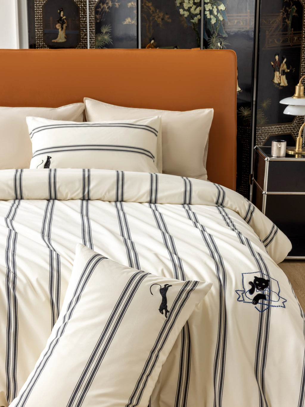 "Urban Jungle" Black Panther Yarn-Dyed Cotton Bedding Set – Moonlight White