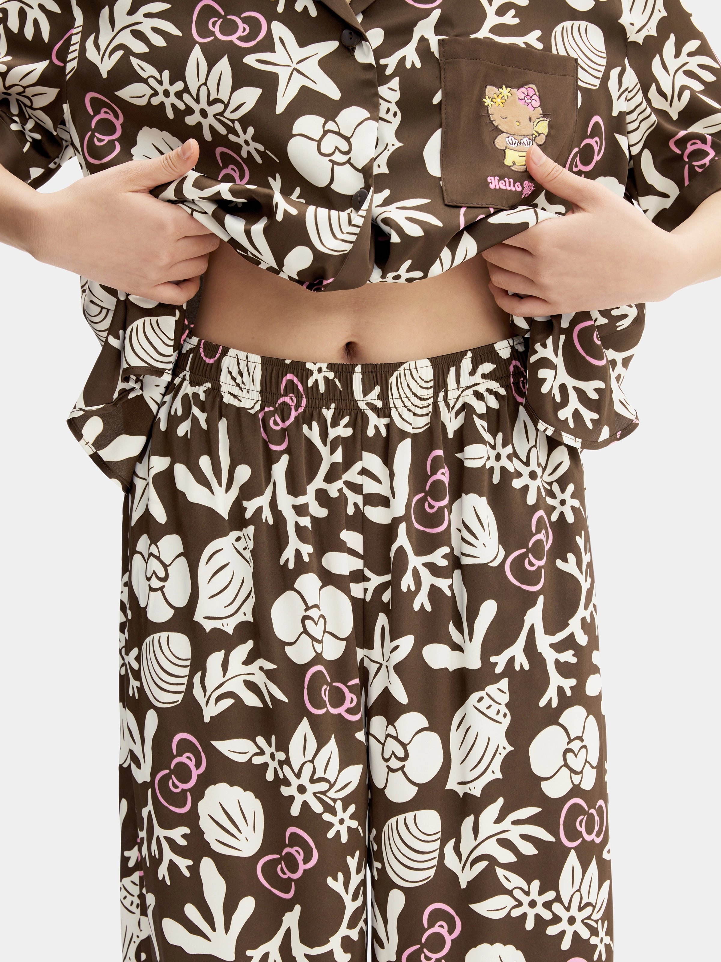"Hello Kitty" Satin Loungewear Set Short Sleeve – Coconut Brown