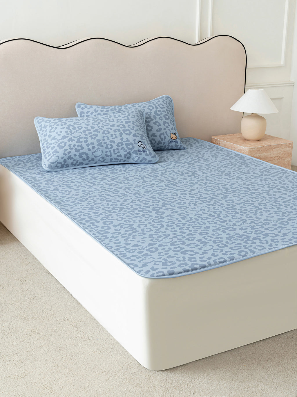 "Hello Kitty" Cooling Bed Mat – Denim Leopard