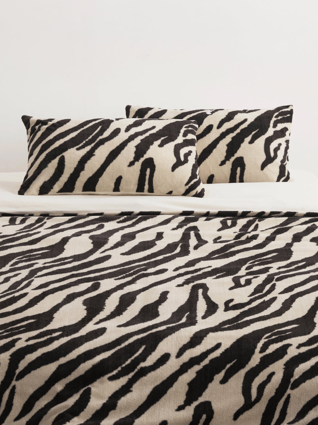 "Panda PomPom"  curly flannel bedding set Zebra Patterned
