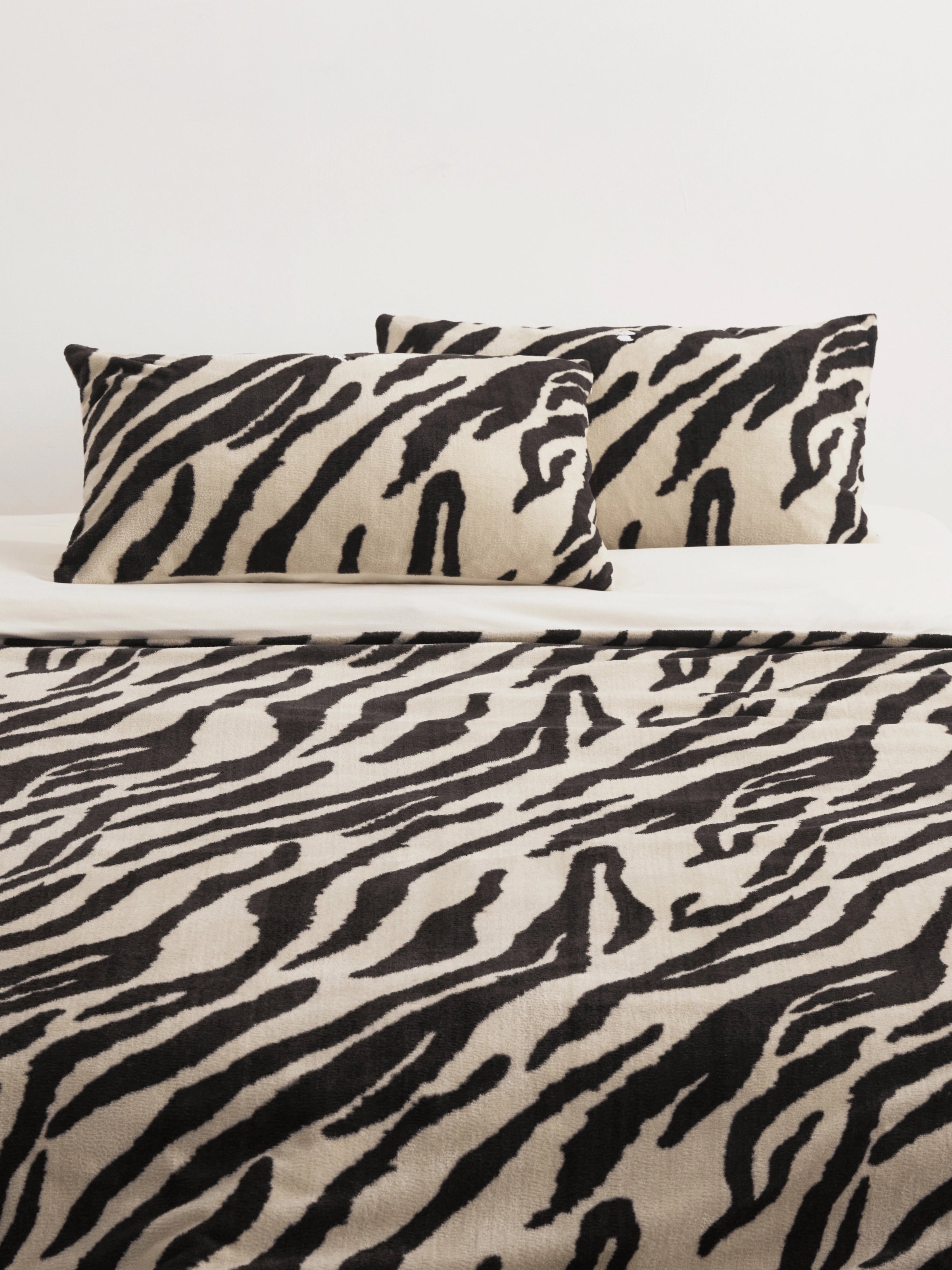 "Panda PomPom"  curly flannel bedding set Zebra Patterned