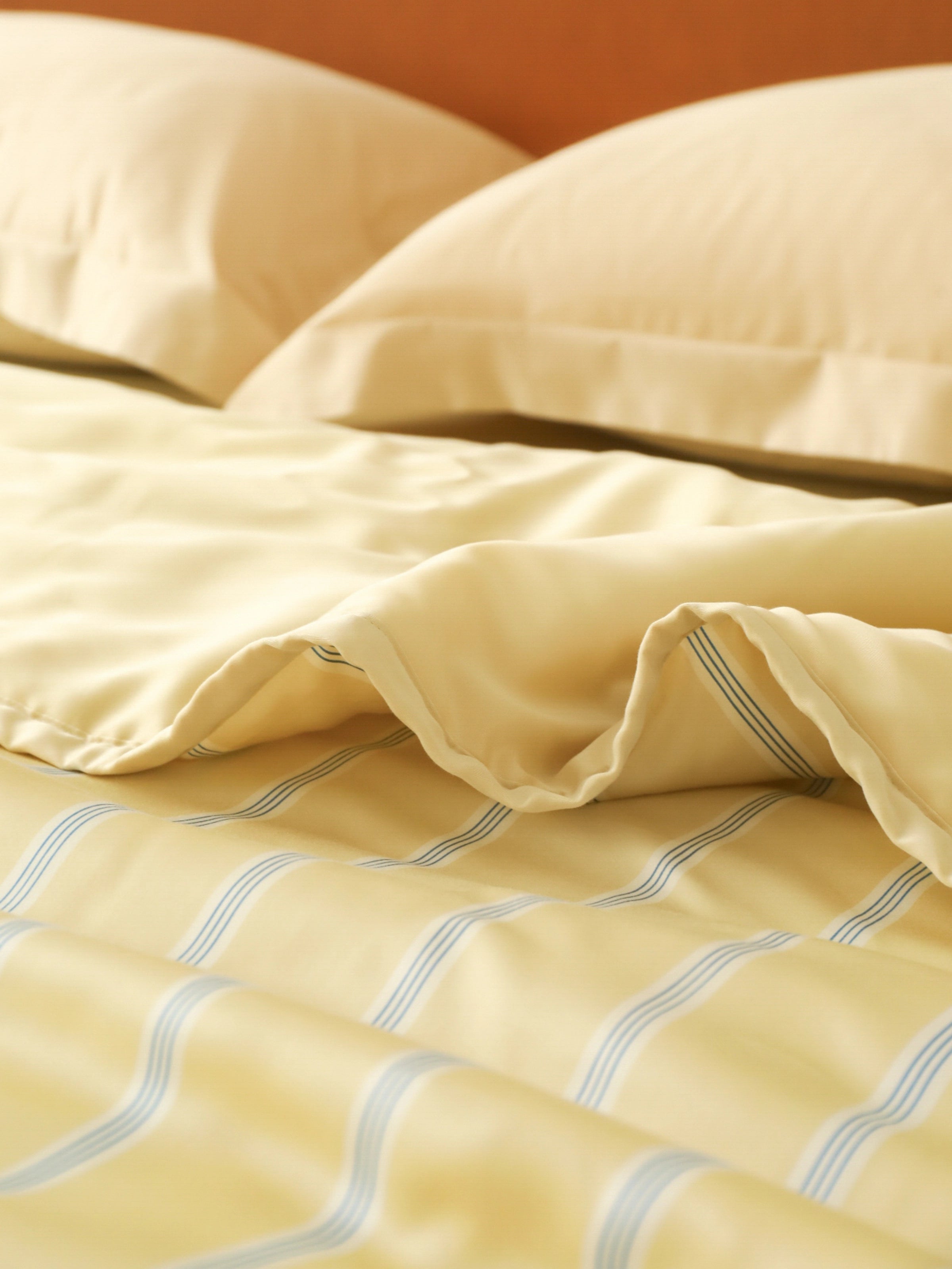 "Urban Junglee" Black Panther Tencel Summer Quilt Dandelion Yellow