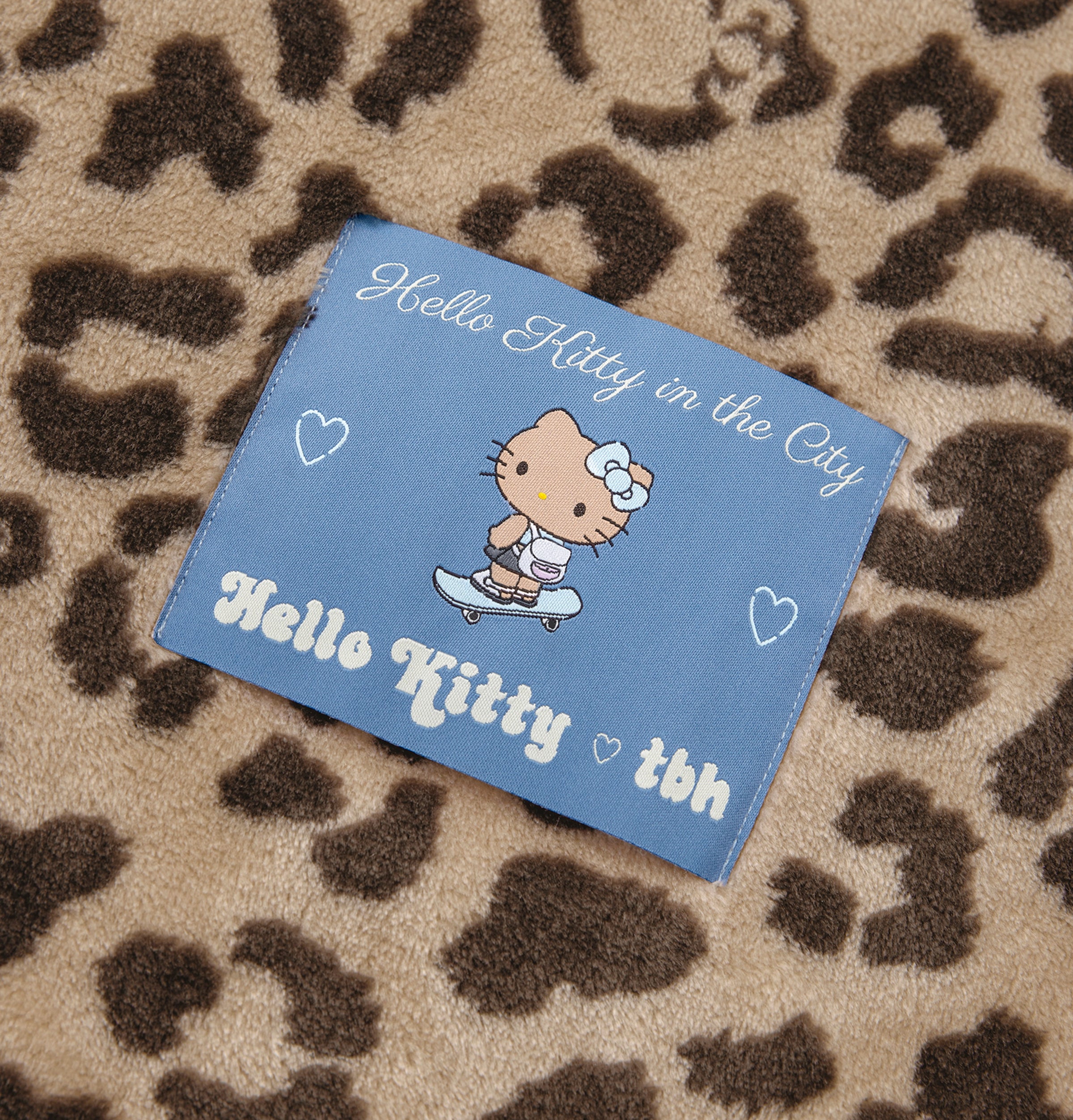 "Hello Kitty" Travel Nap Set On Vocation