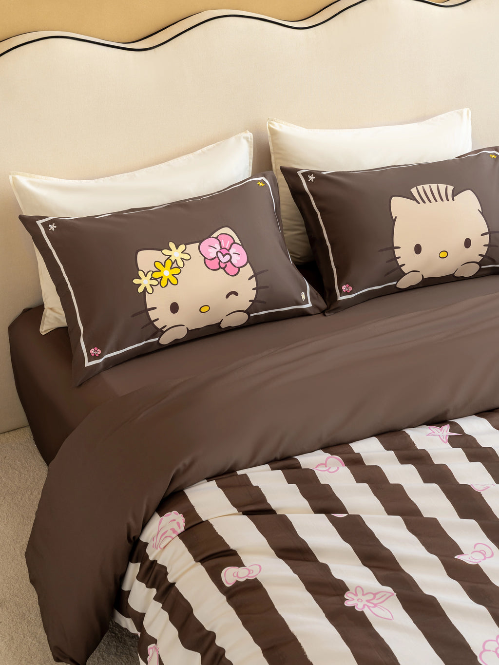 "Hello Kitty & Dear Daniel" Cotton Sateen Printed Bedding Set – Coconut Brown