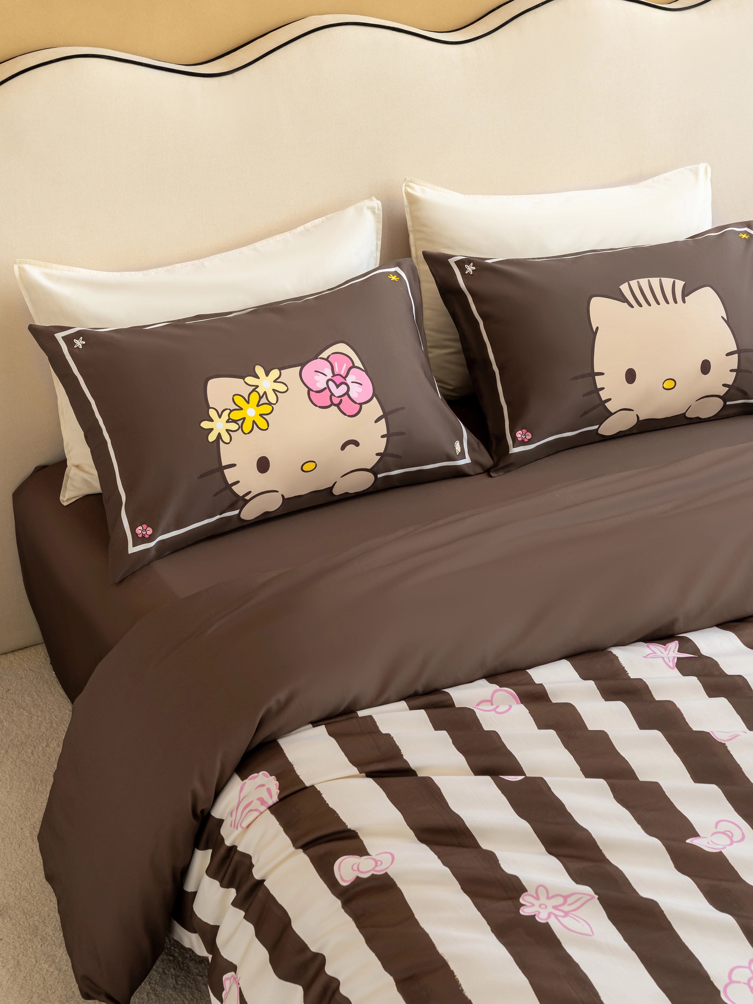 "Hello Kitty & Dear Daniel" Cotton Sateen Printed Bedding Set – Coconut Brown