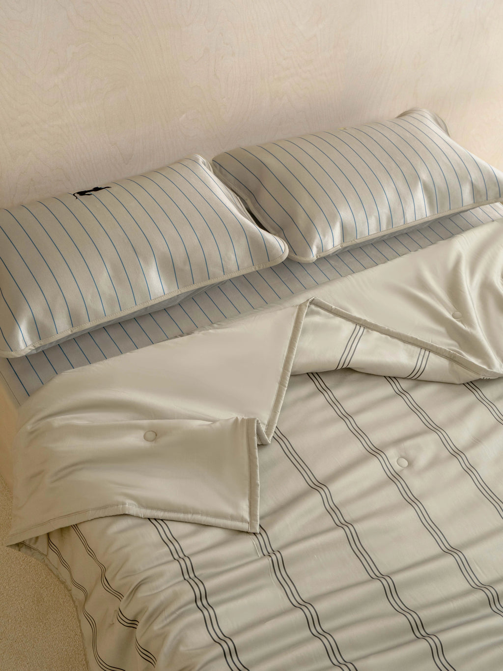 "Urban Jungle" Black Panther Tencel Summer Quilt – Camel