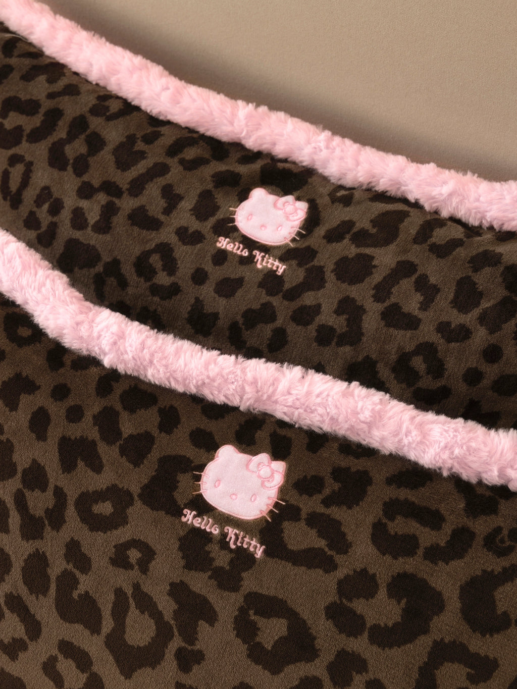 "Hello Kitty" Micro Flannel Mattress Protector Set – Choco Pink
