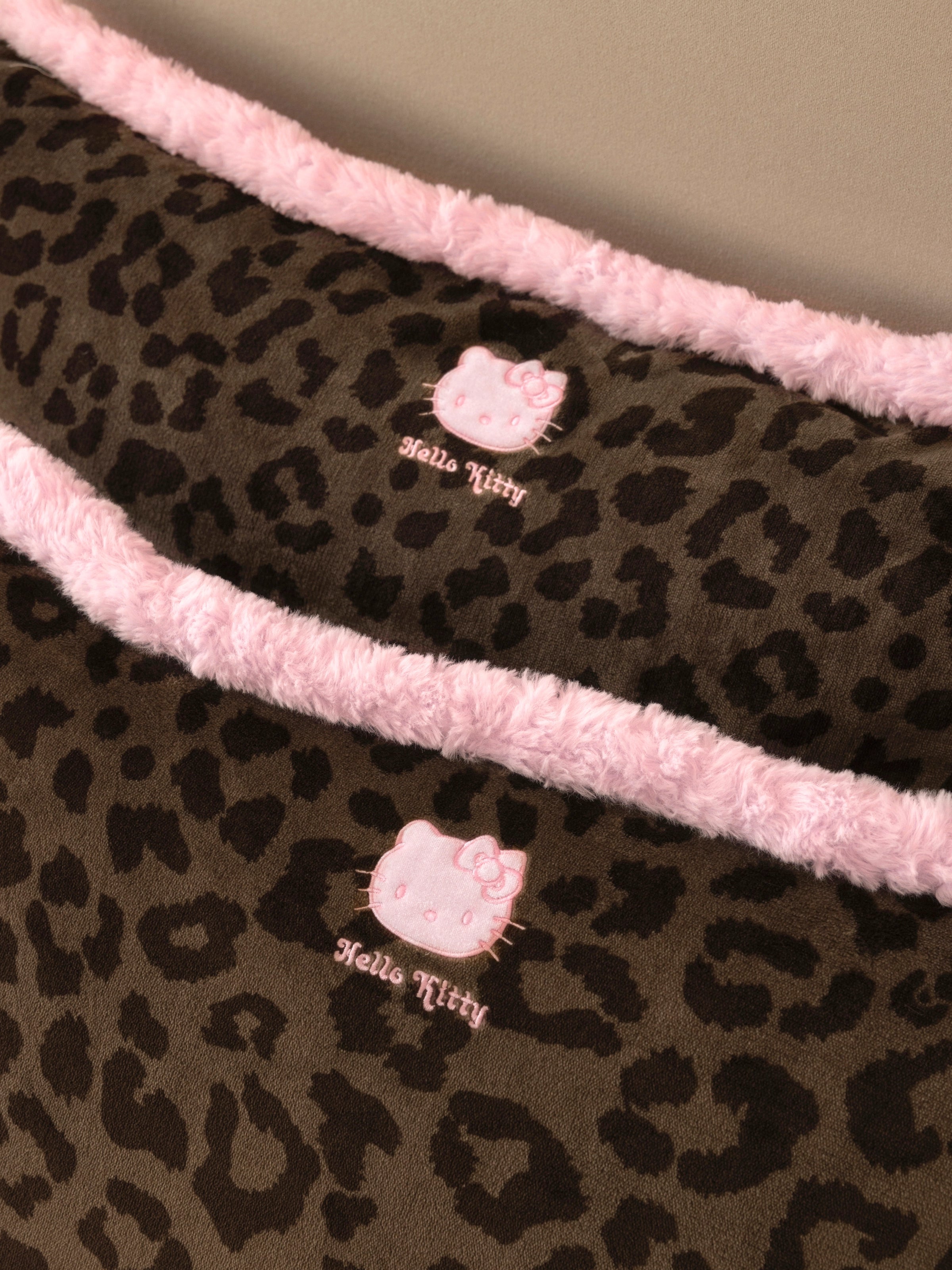 "Hello Kitty" Micro Flannel Mattress Protector Set – Choco Pink