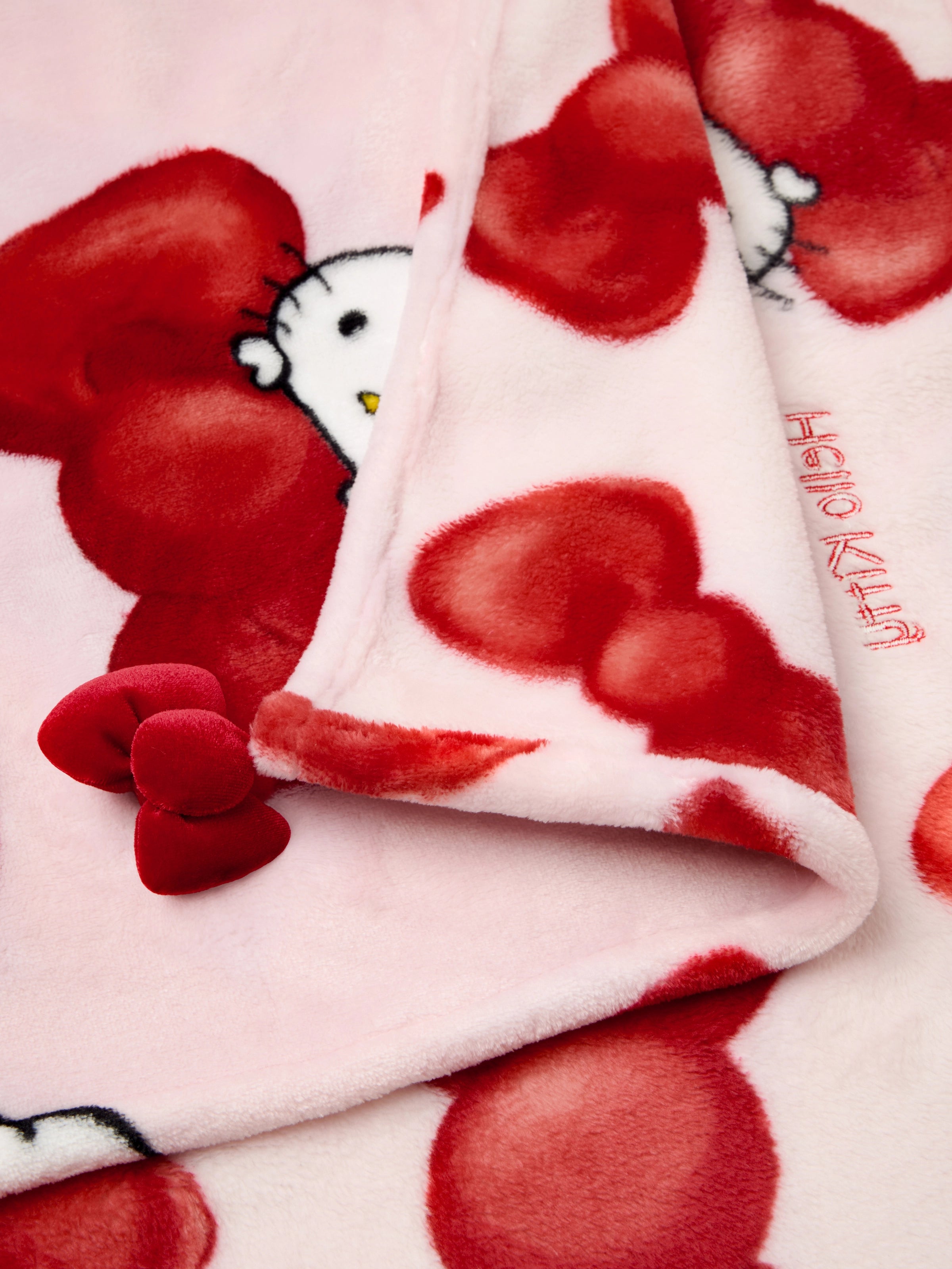 "Hello Kitty" Flannel Blanket Bow Tie