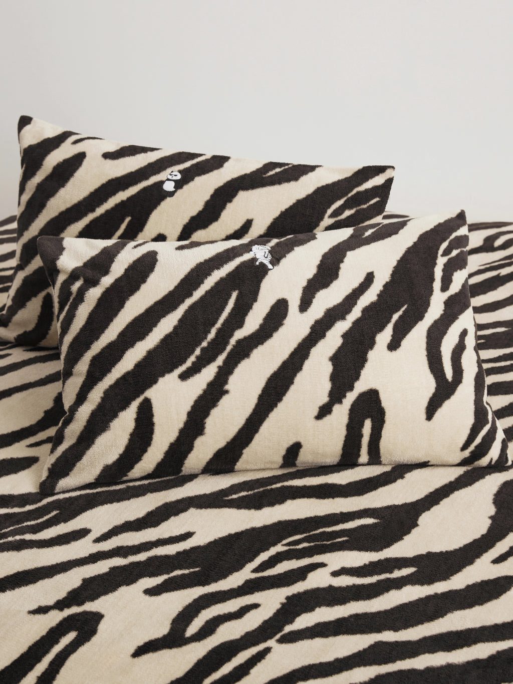 "Panda PomPom"  curly flannel bedding set Zebra Patterned