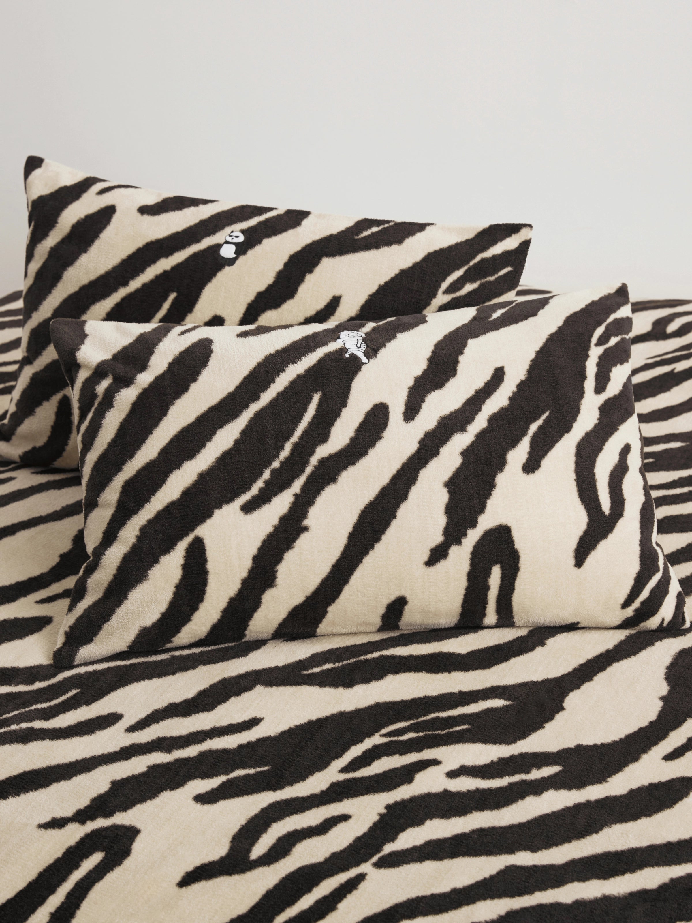 "Panda PomPom"  curly flannel bedding set Zebra Patterned
