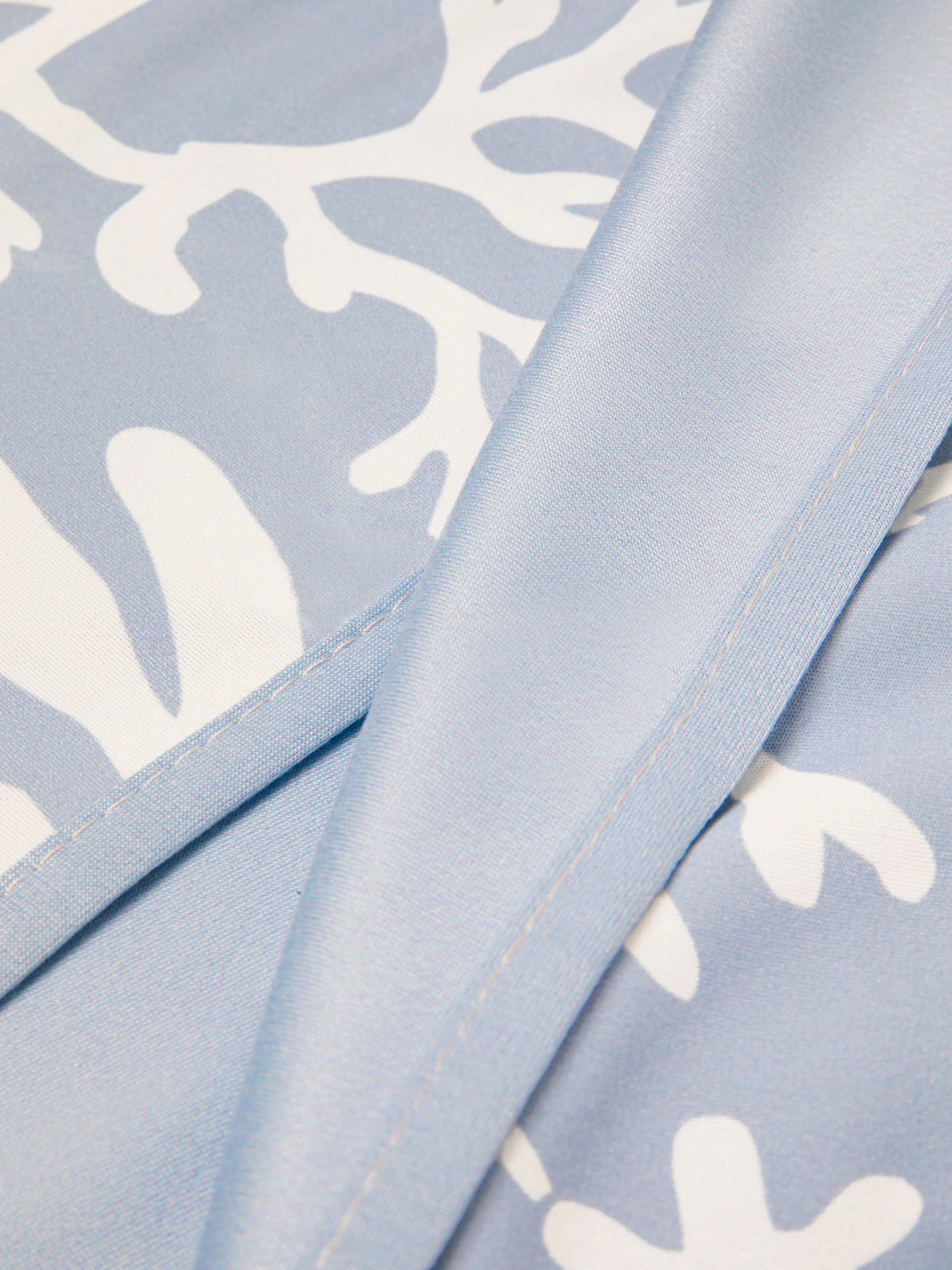 "Hello Kitty" Cooling Blanket – Breezy Blue