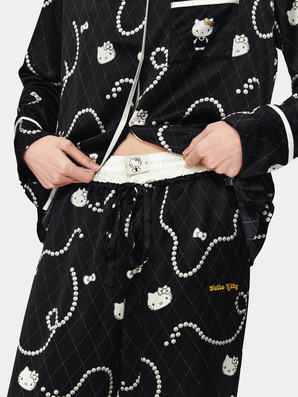 "Hello Kitty" Premium Heavy Mulberry Silk Loungewear Set – Pearl Necklace