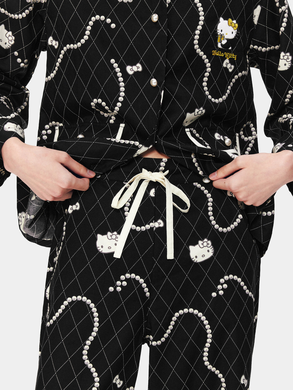 "Hello Kitty" Tencel Cotton Blend Loungewear Set – Pearl Necklace
