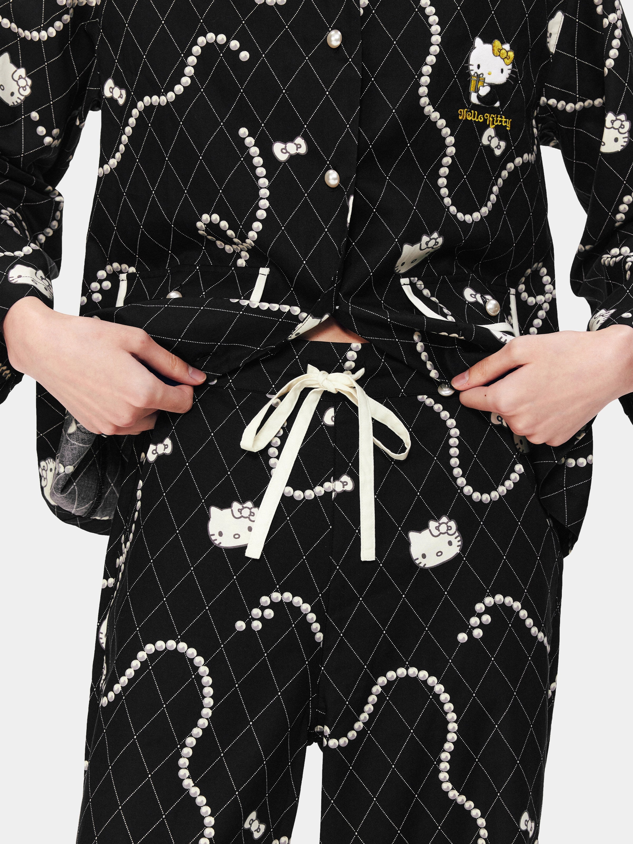 "Hello Kitty" Tencel Cotton Blend Loungewear Set – Pearl Necklace