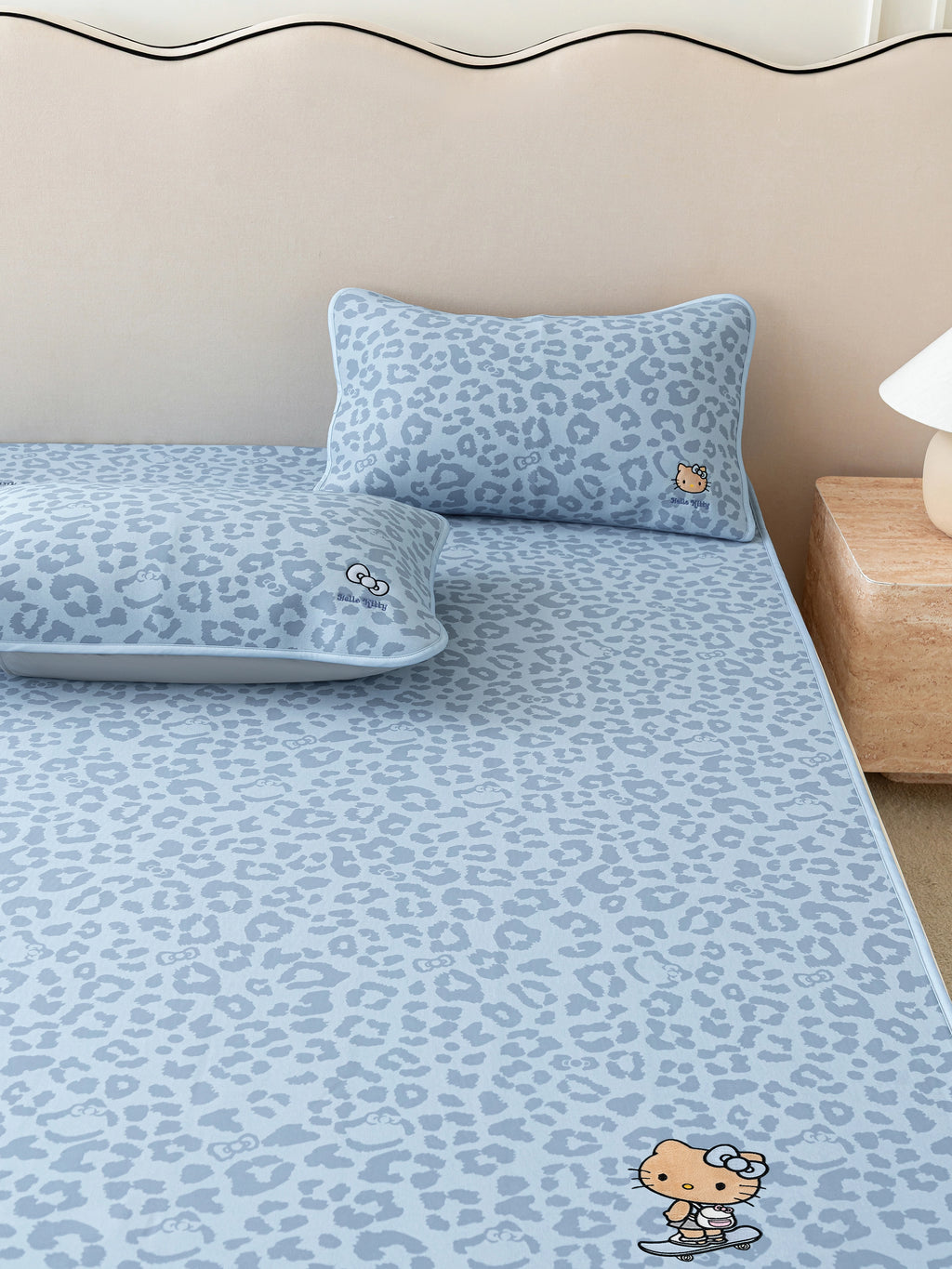 "Hello Kitty" Cooling Bed Mat – Denim Leopard