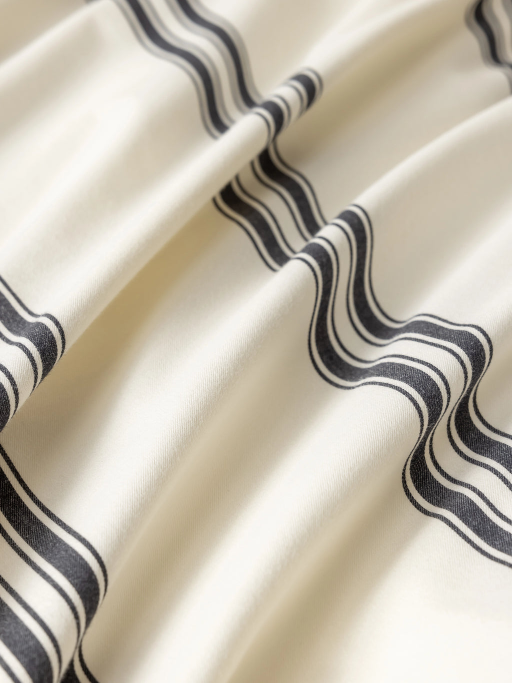"Urban Jungle" Black Panther Yarn-Dyed Cotton Bedding Set – Moonlight White