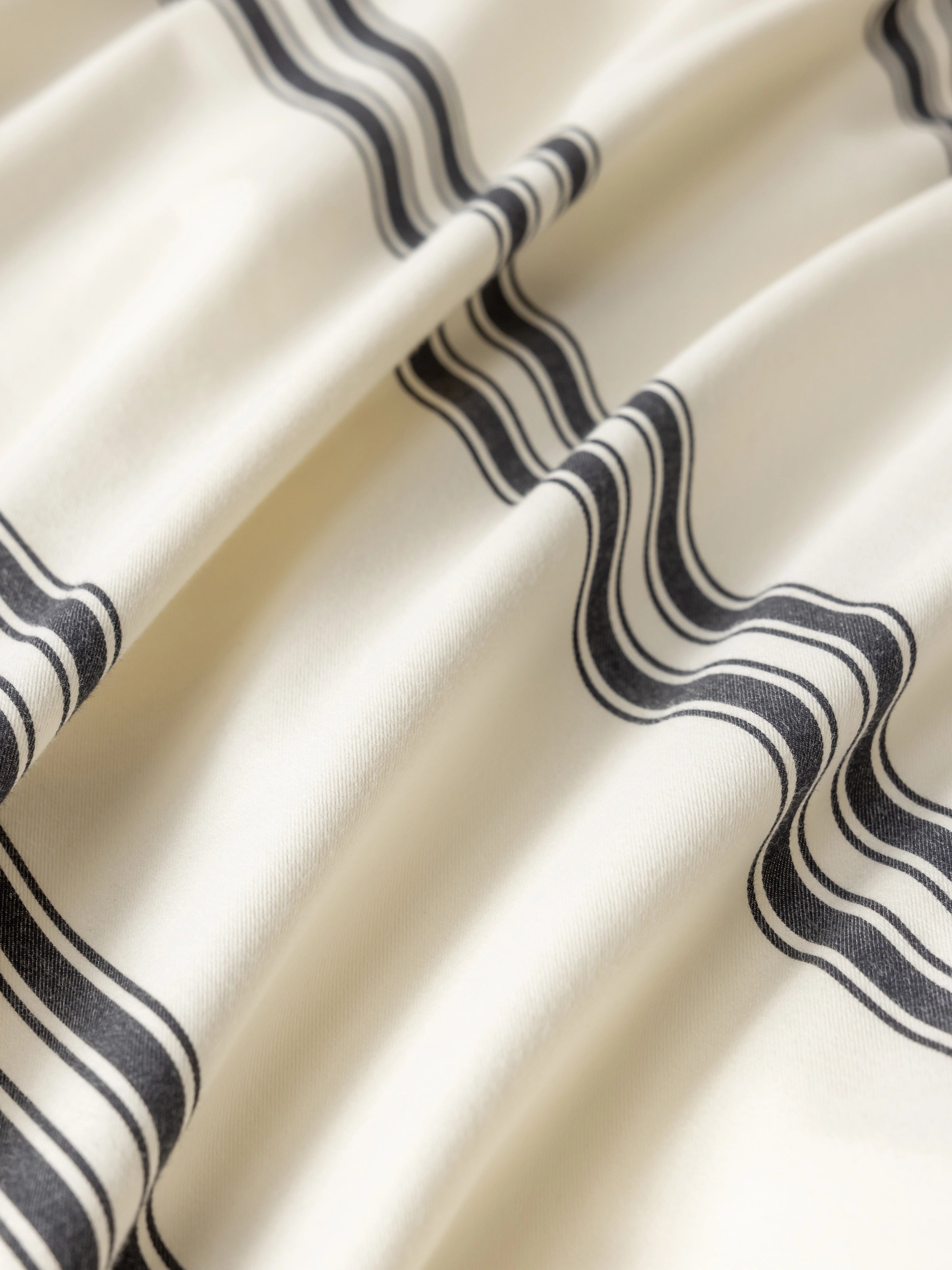 "Urban Jungle" Black Panther Yarn-Dyed Cotton Bedding Set – Moonlight White