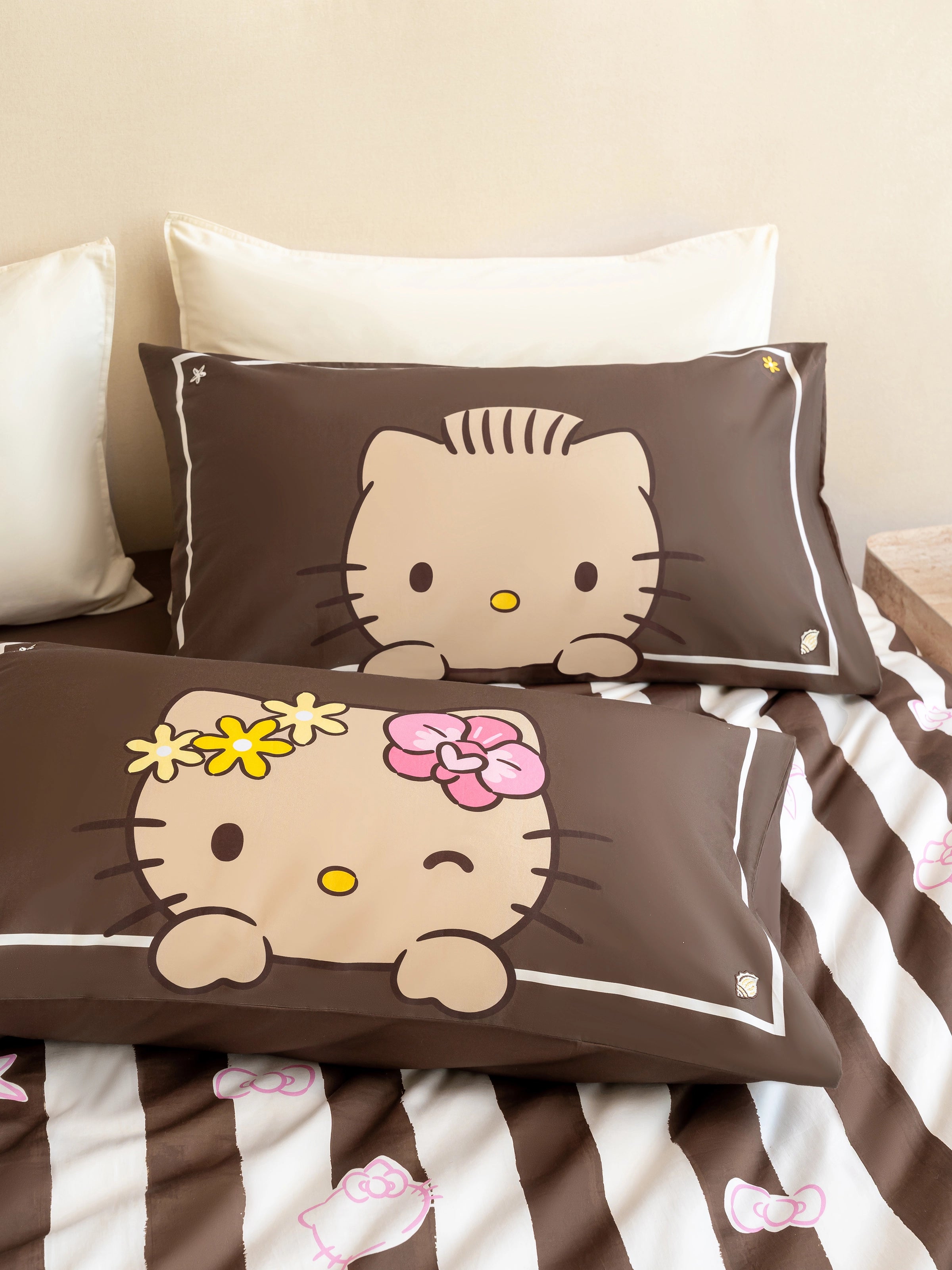 "Hello Kitty & Dear Daniel" Cotton Sateen Printed Bedding Set – Coconut Brown