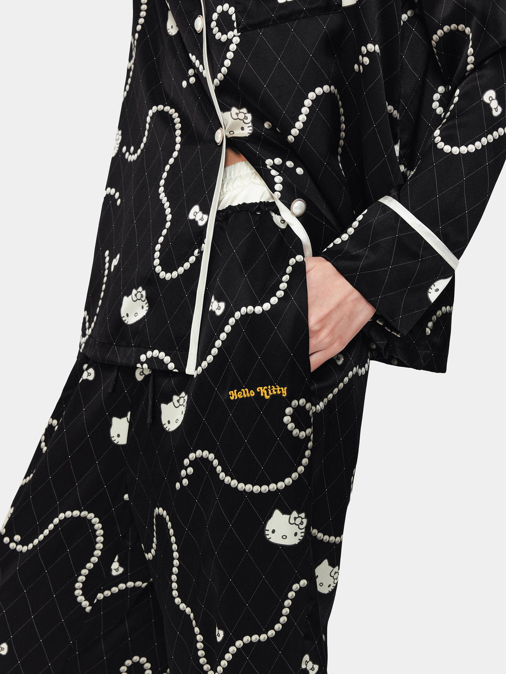 "Hello Kitty" Premium Heavy Mulberry Silk Loungewear Set – Pearl Necklace