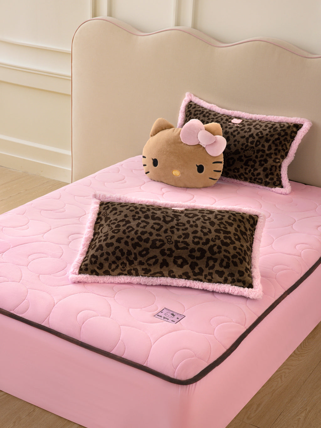 "Hello Kitty" Micro Flannel Mattress Protector Set – Choco Pink