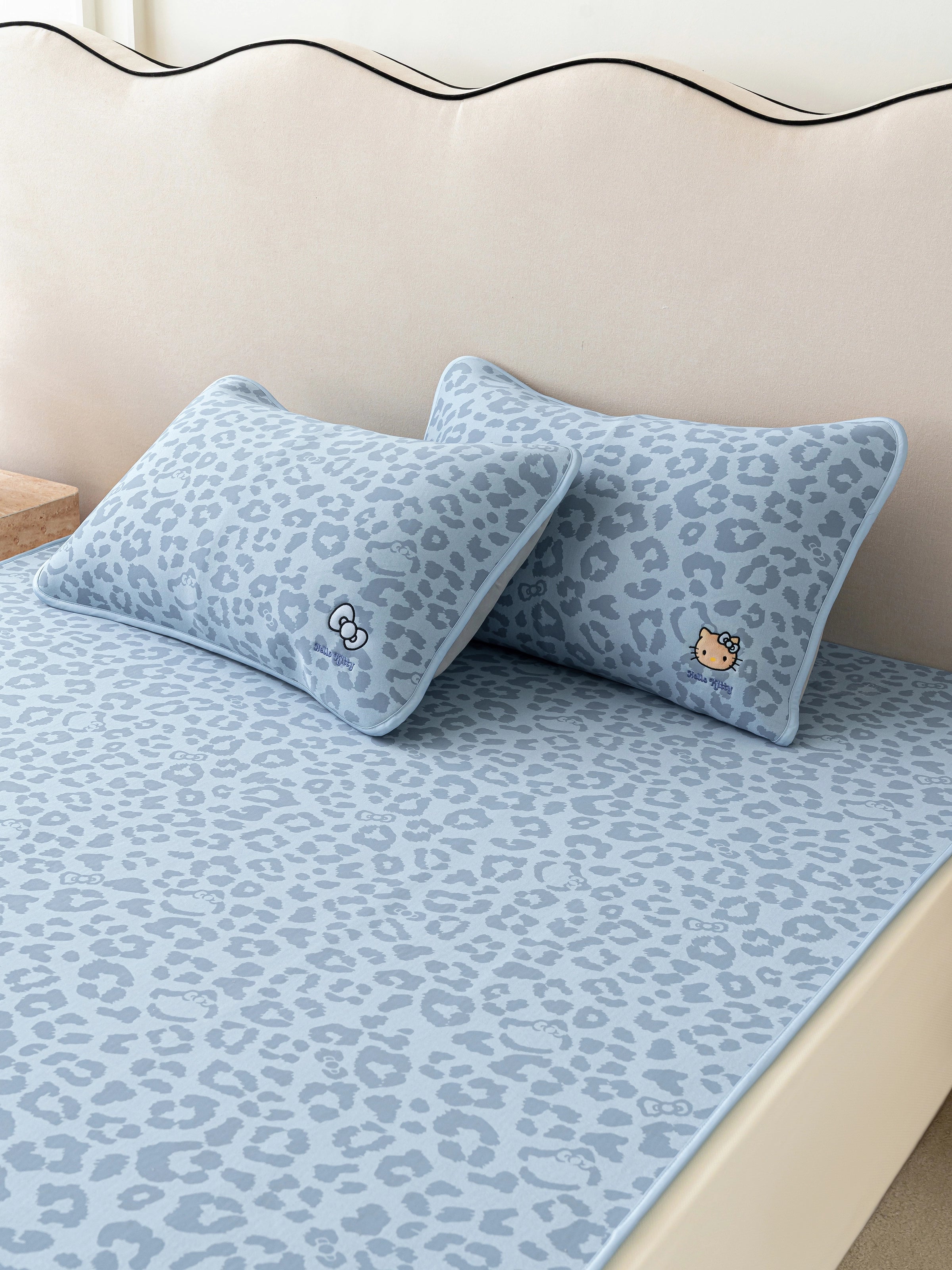 "Hello Kitty" Cooling Bed Mat – Denim Leopard