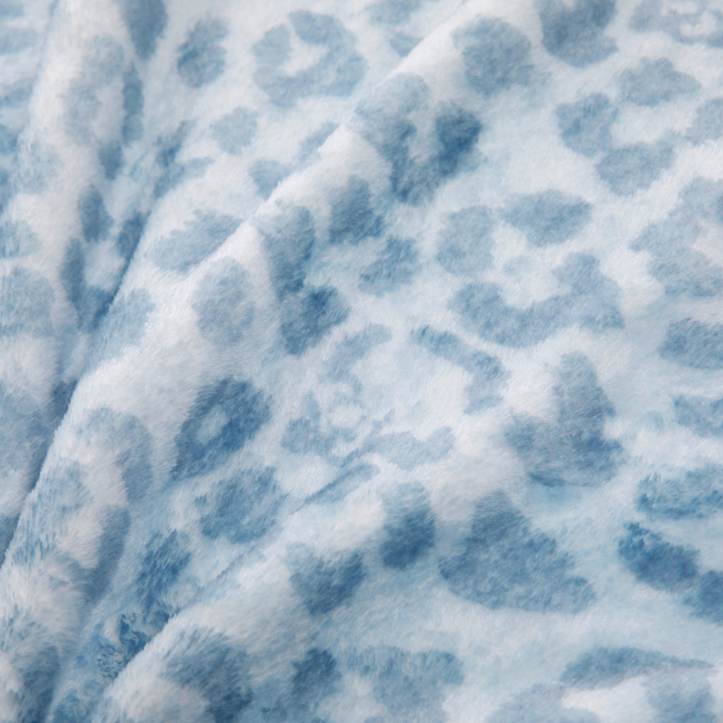 "Hello Kitty"  Cushion & Scented Flannel Throw Set – Denim