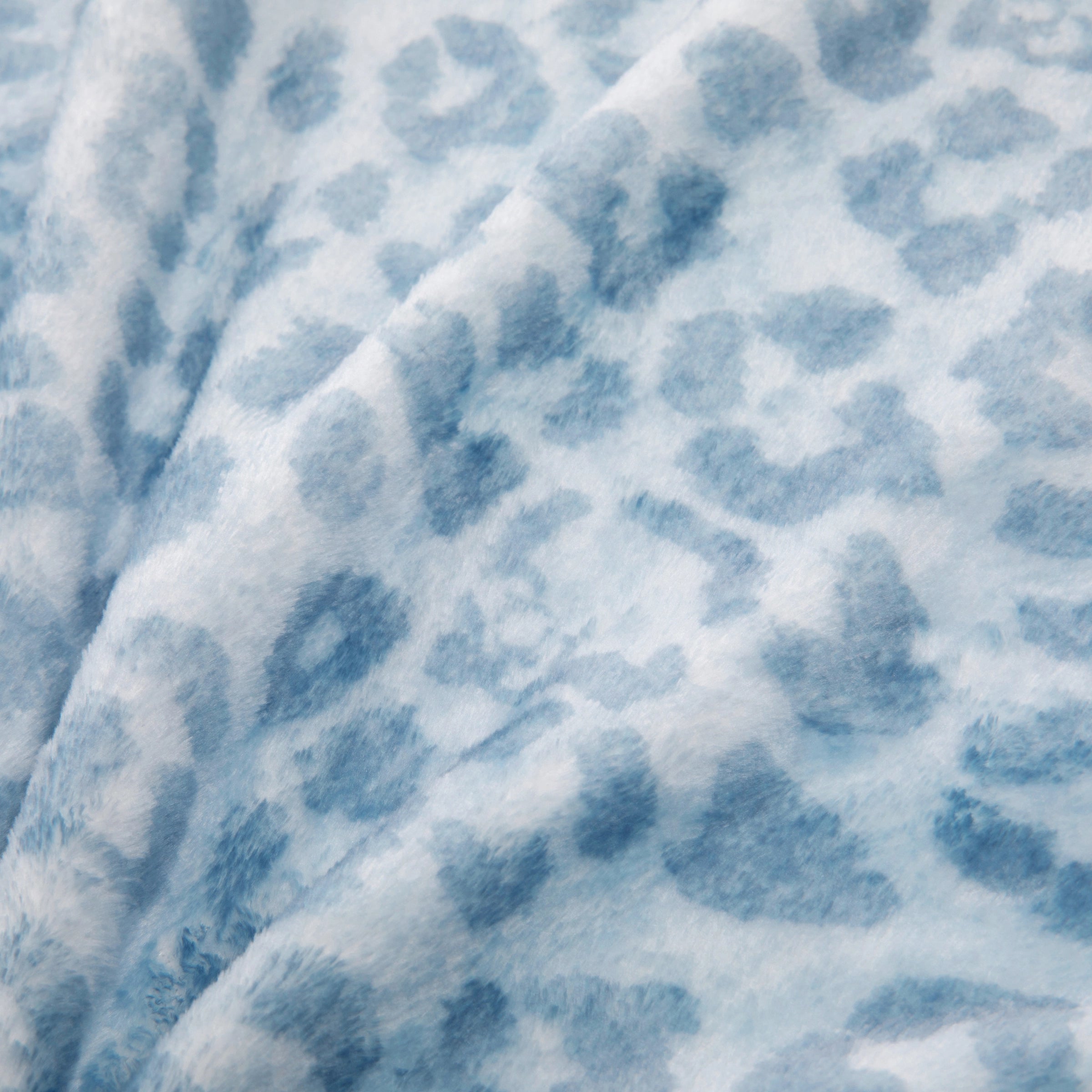 "Hello Kitty"  Cushion & Scented Flannel Throw Set – Denim