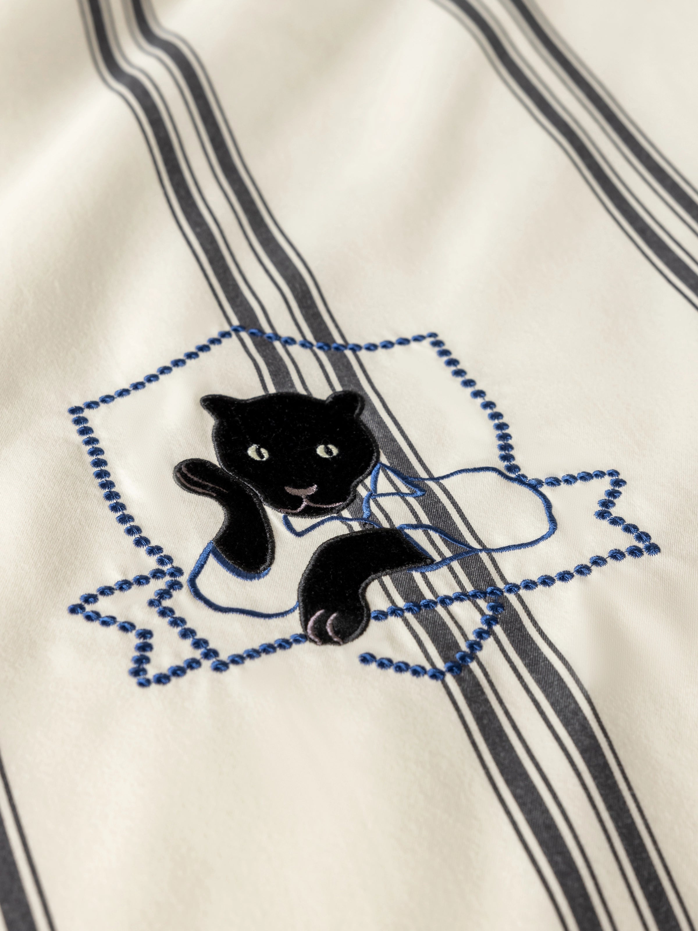 "Urban Jungle" Black Panther Yarn-Dyed Cotton Bedding Set – Moonlight White