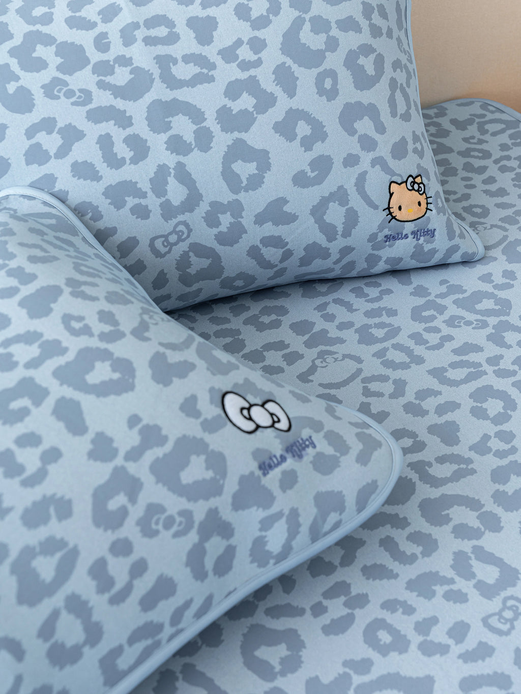 "Hello Kitty" Cooling Bed Mat – Denim Leopard