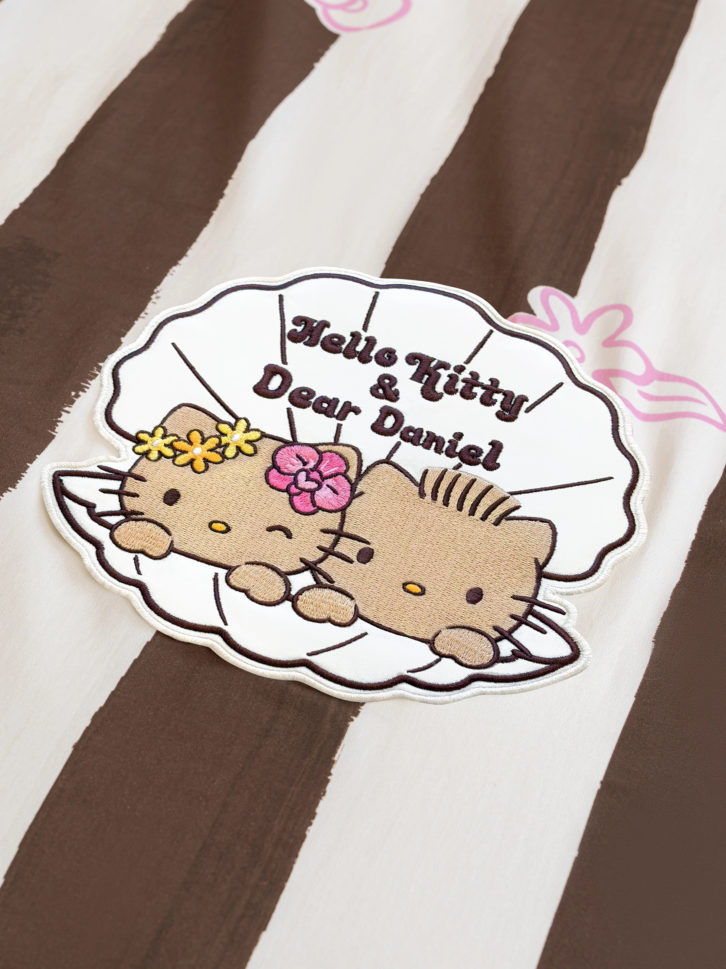 "Hello Kitty & Dear Daniel" Cotton Sateen Printed Bedding Set – Coconut Brown