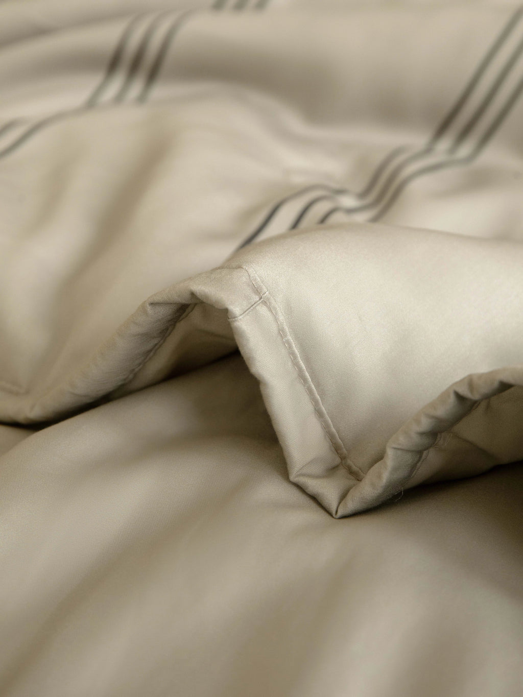 "Urban Jungle" Black Panther Tencel Summer Quilt – Camel
