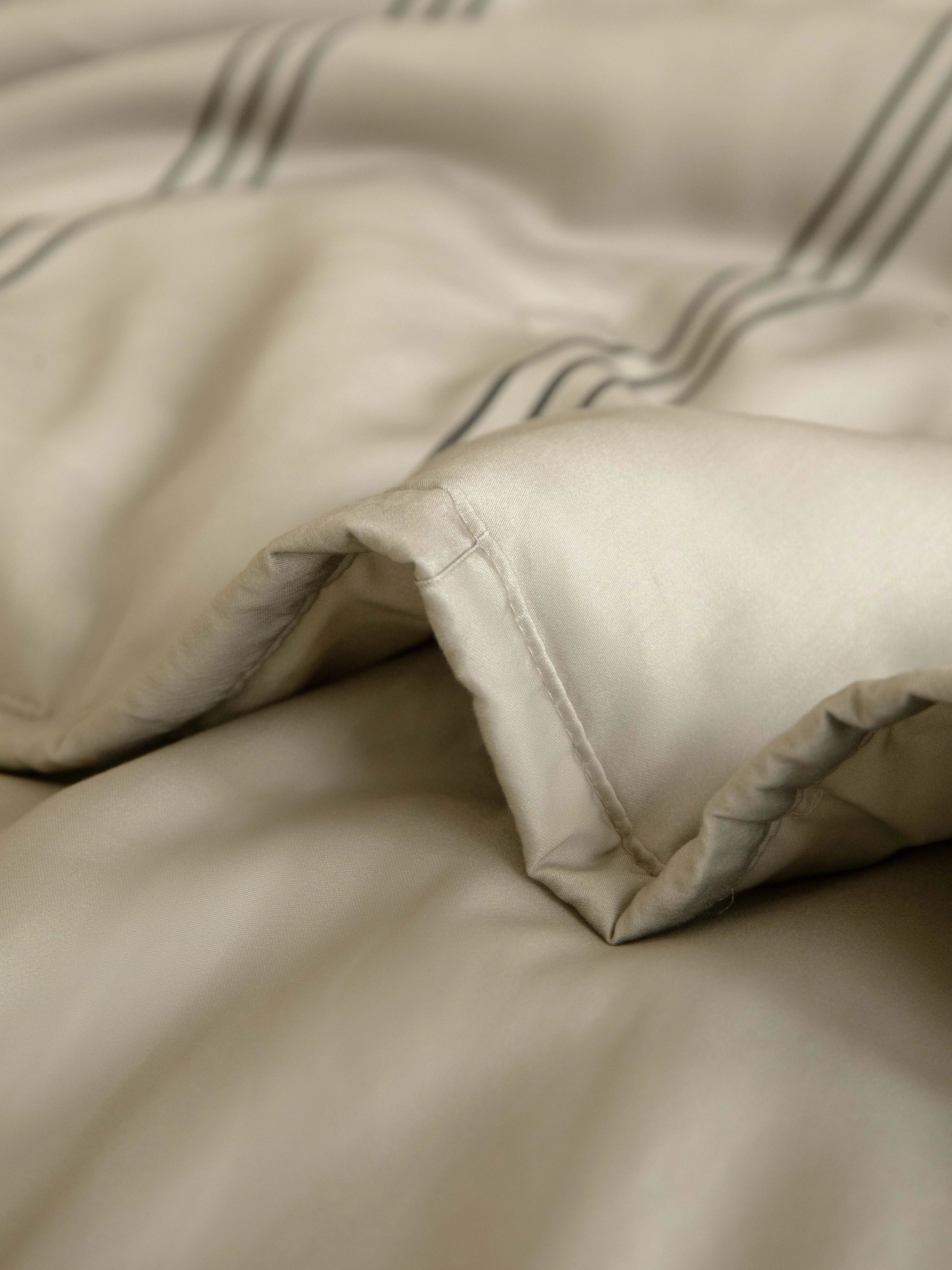 "Urban Jungle" Black Panther Tencel Summer Quilt – Camel