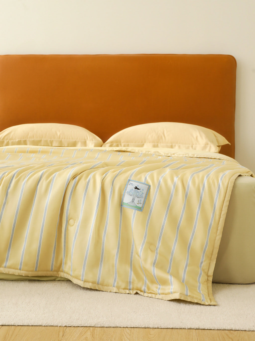 "Urban Jungle" Black Panther Tencel Summer Quilt – Dandelion Yellow