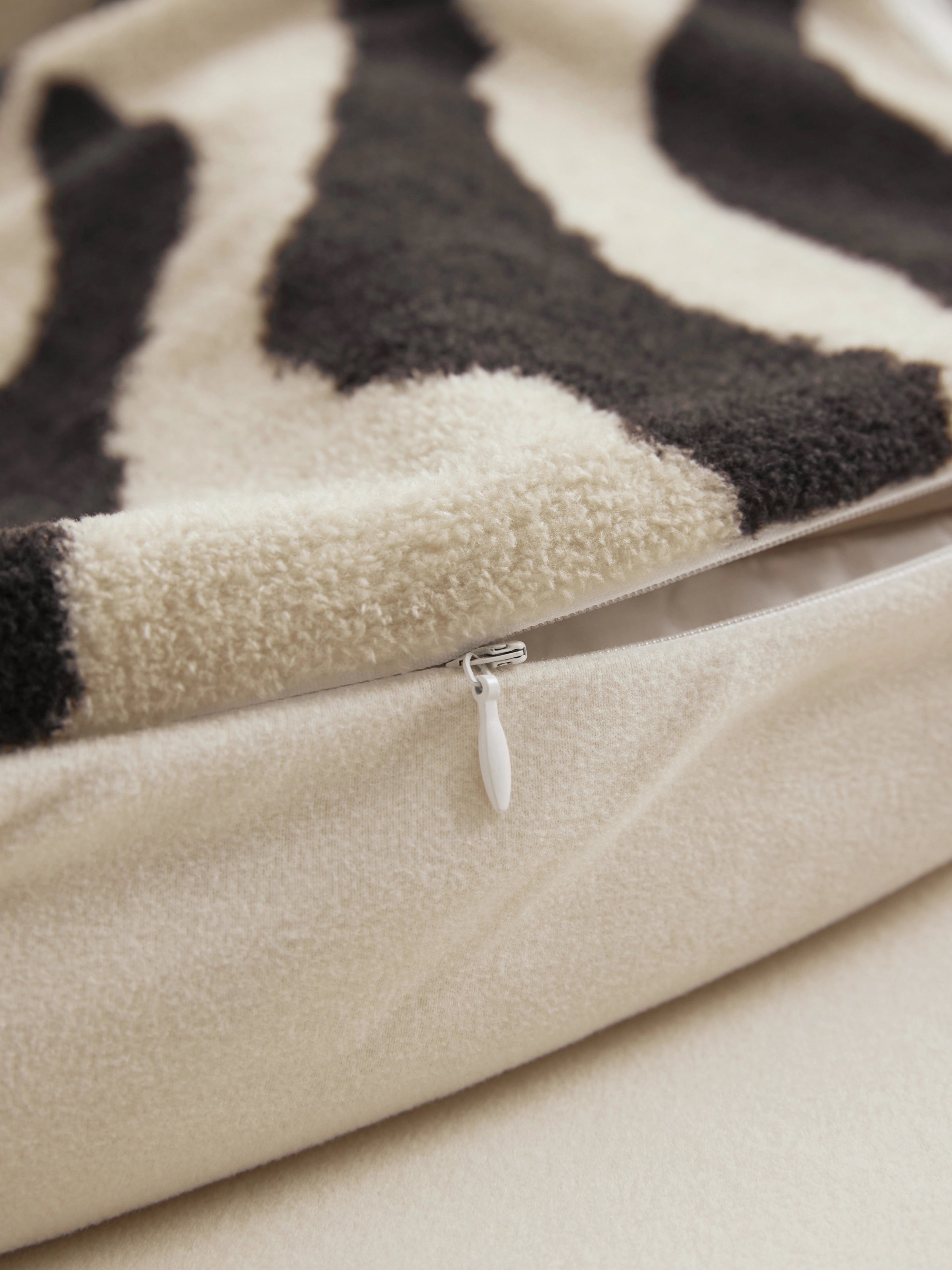 "Panda PomPom"  curly flannel bedding set Zebra Patterned