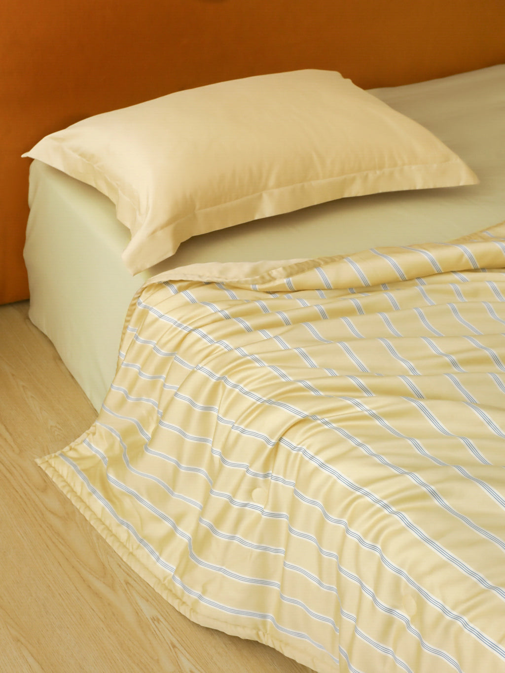 "Urban Jungle" Black Panther Tencel Summer Quilt – Dandelion Yellow