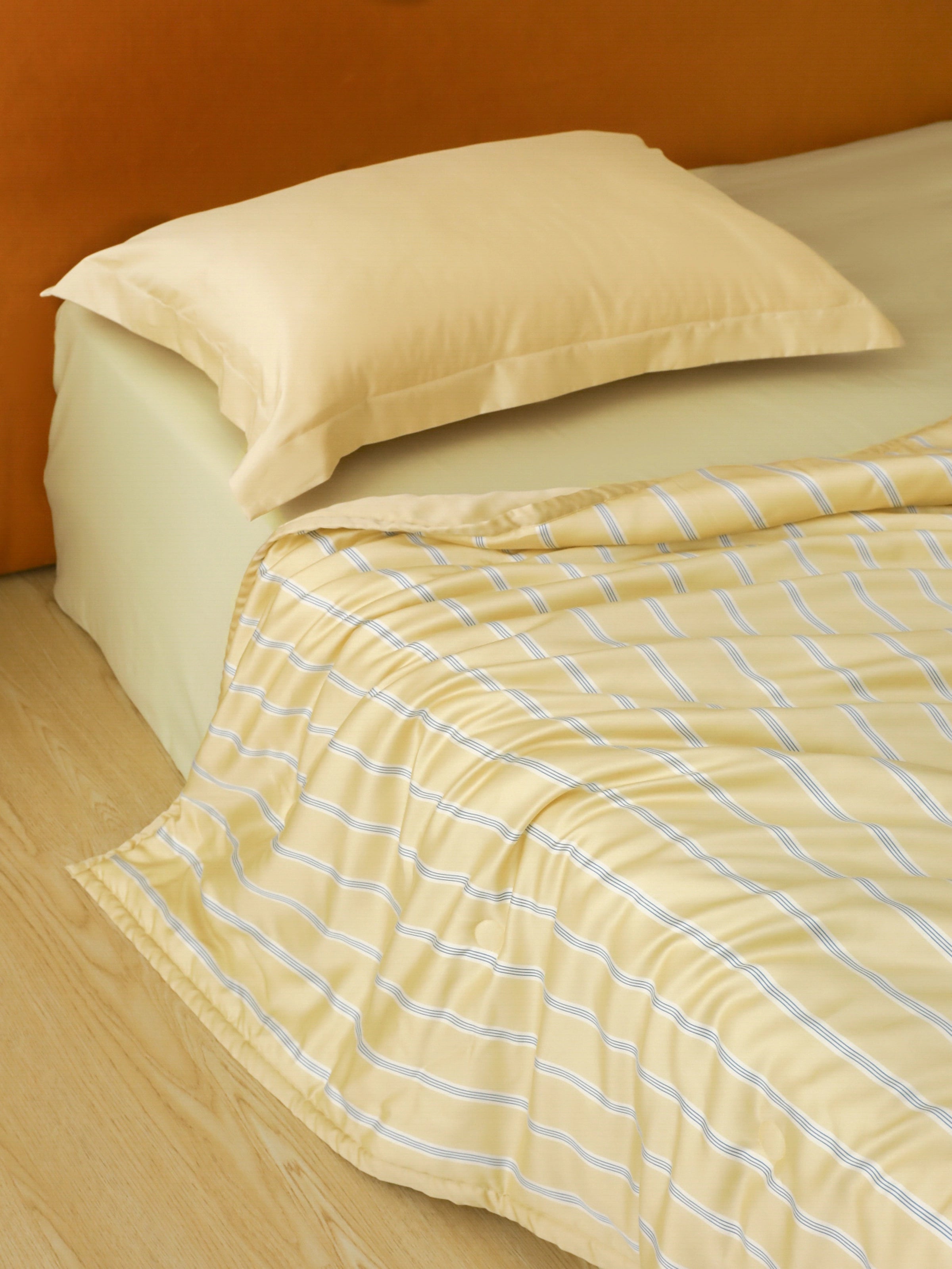 "Urban Jungle" Black Panther Tencel Summer Quilt – Dandelion Yellow