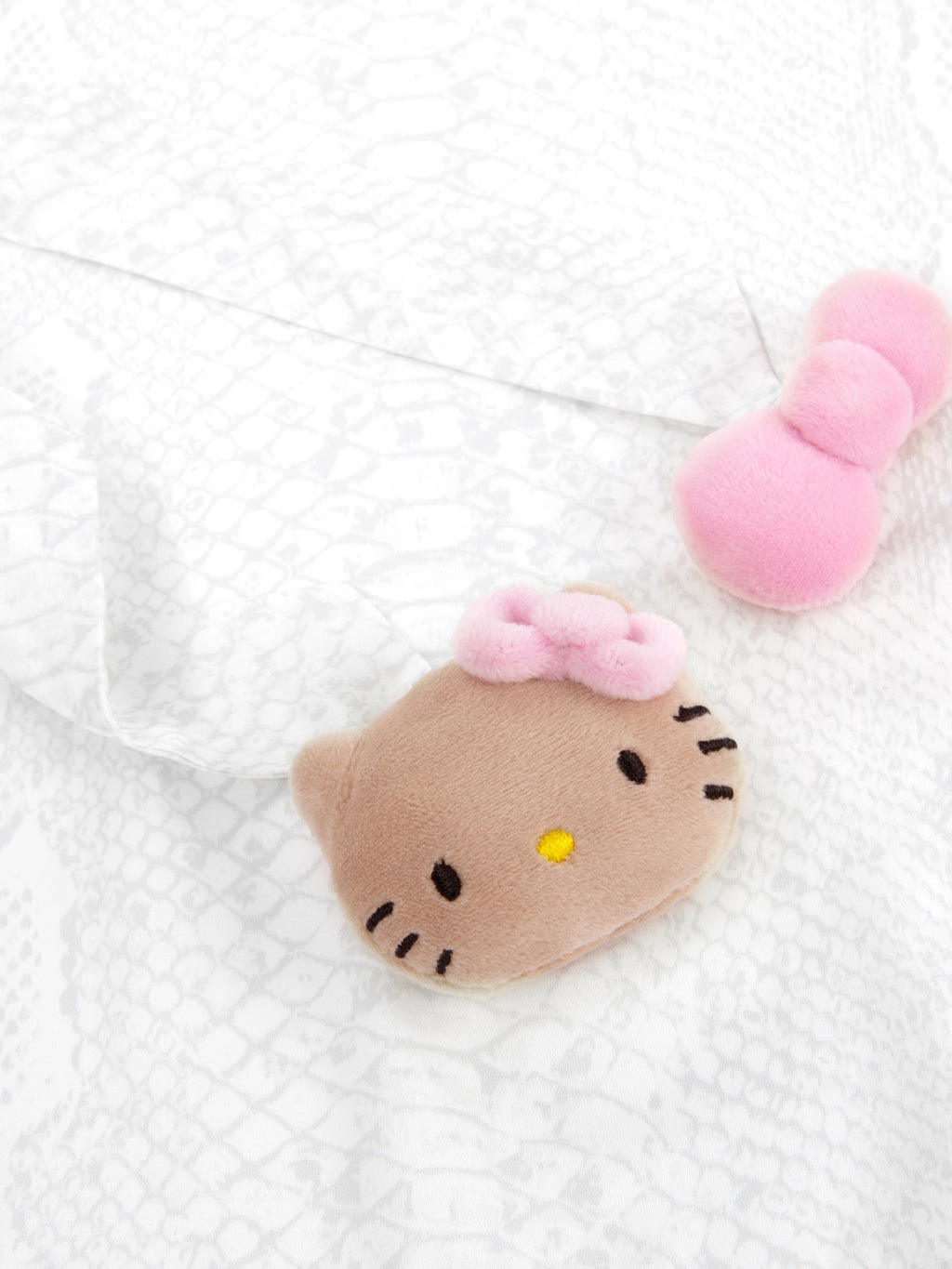 "Hello Kitty" Satin Hoodie Dressing Gown Set – Snake Print